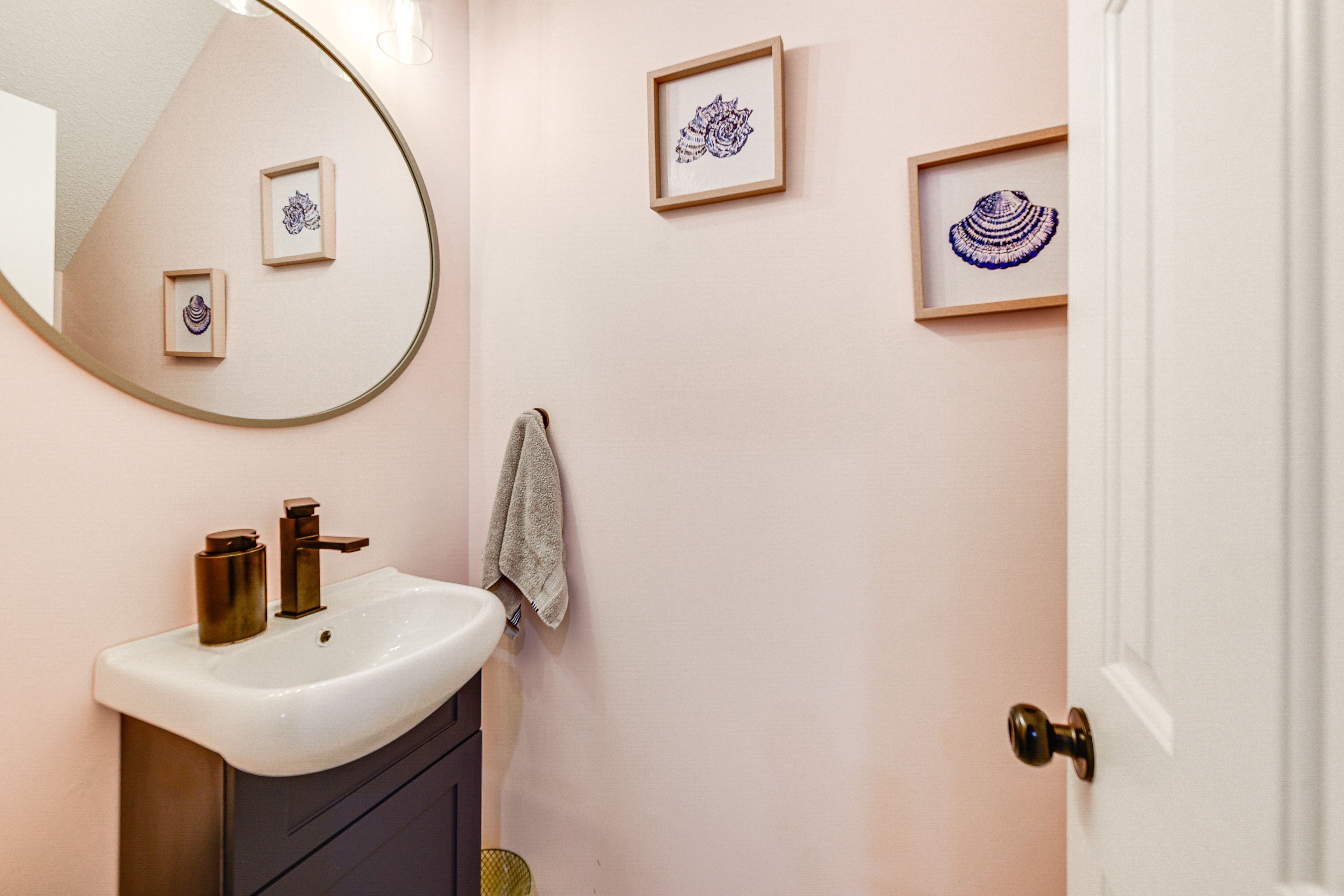 Half Bathroom | 1st Floor