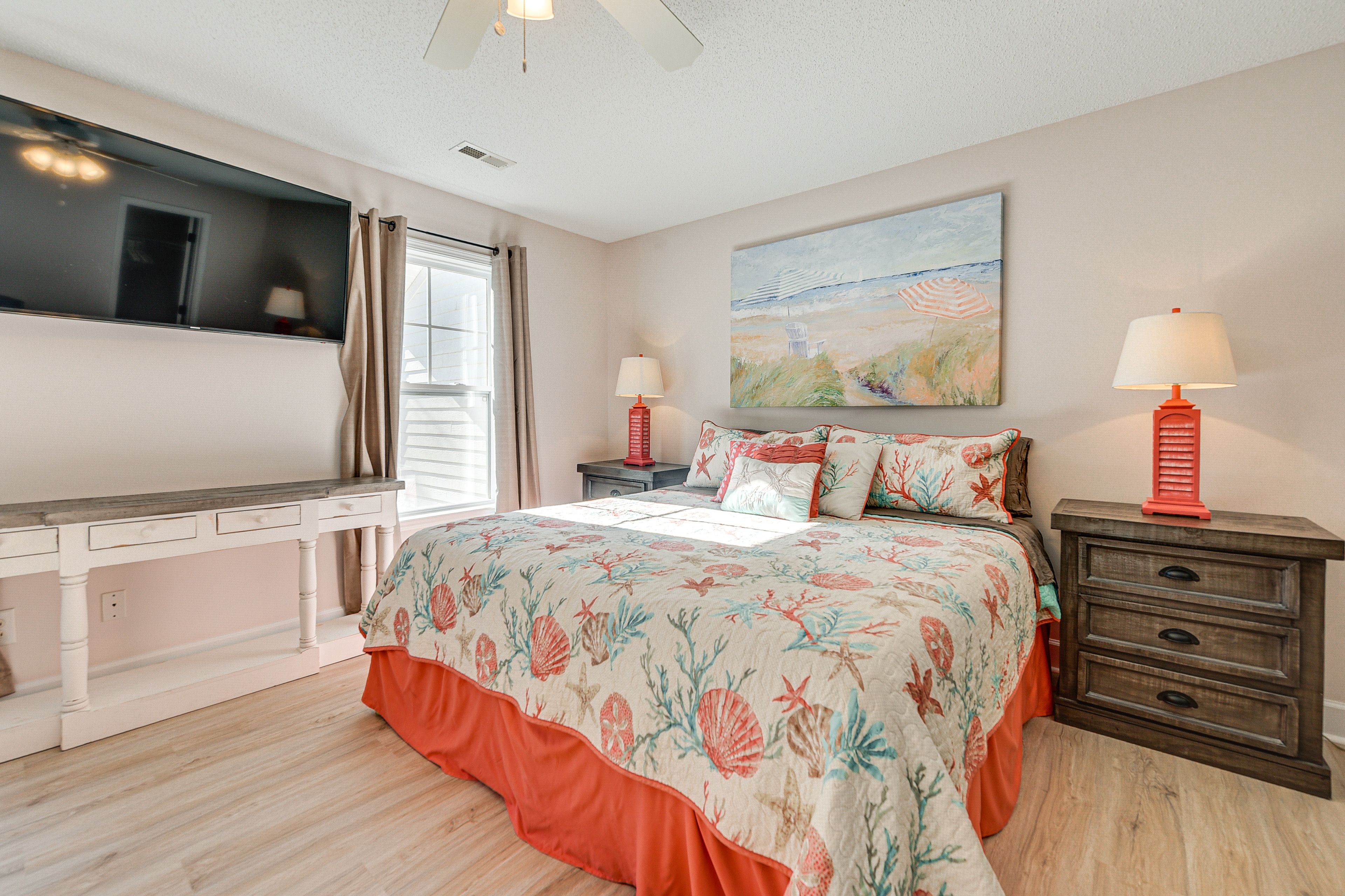 Bedroom 1 | 2nd Floor | Queen Bed | Smart TV | Linens Provided