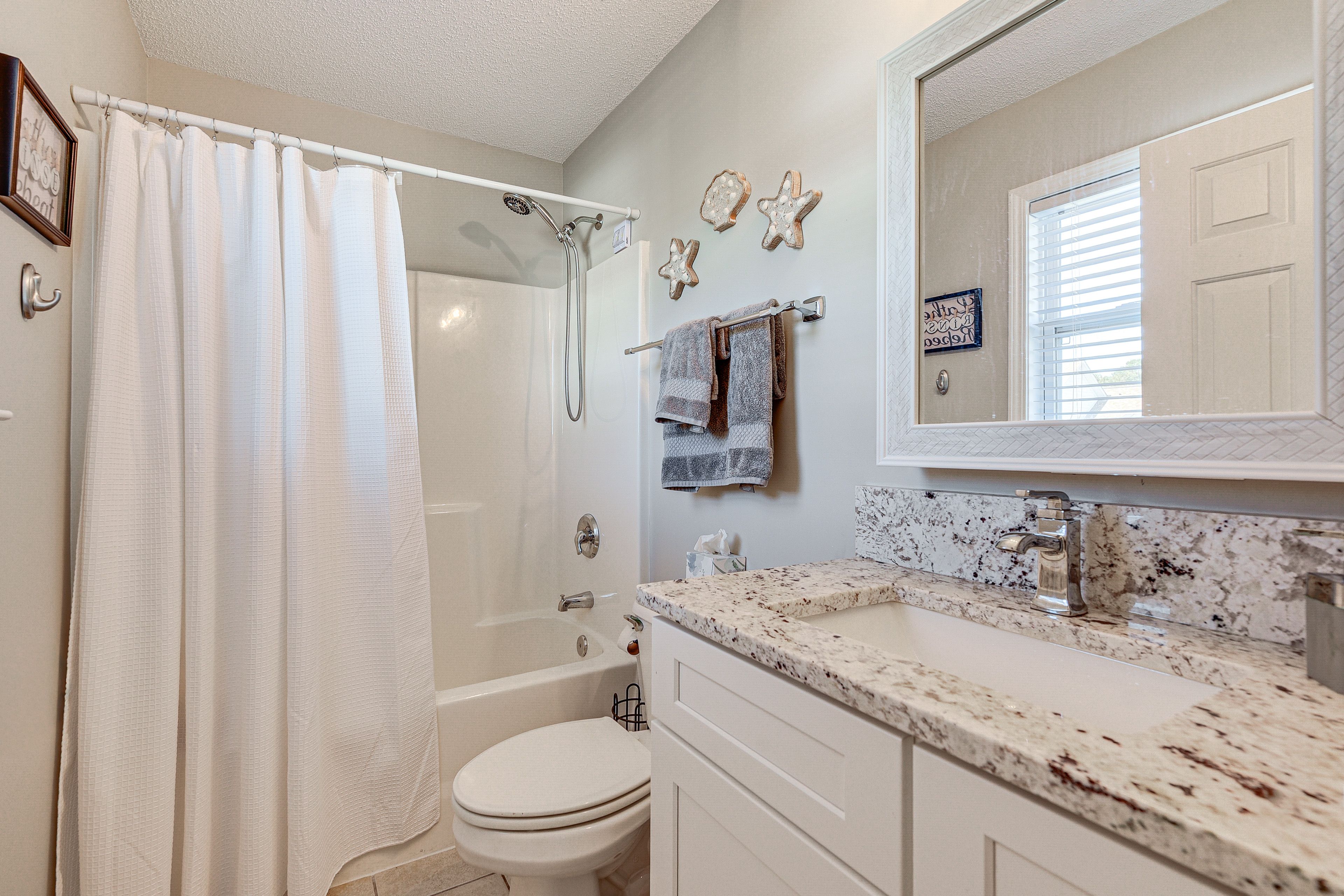 En-Suite Bathroom | 2nd Floor | Complimentary Toiletries | Hair Dryer