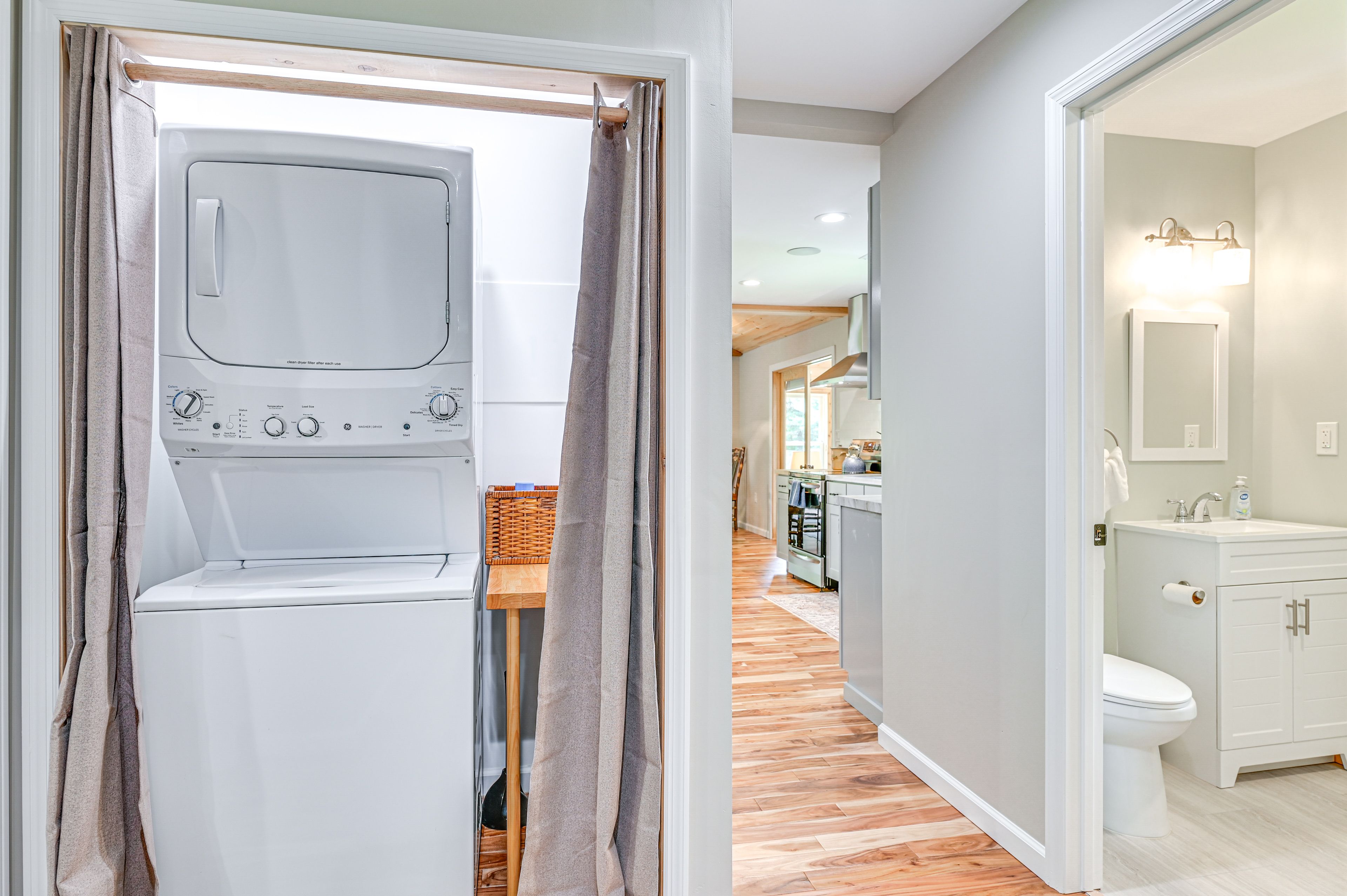 Laundry Closet | Washer & Dryer