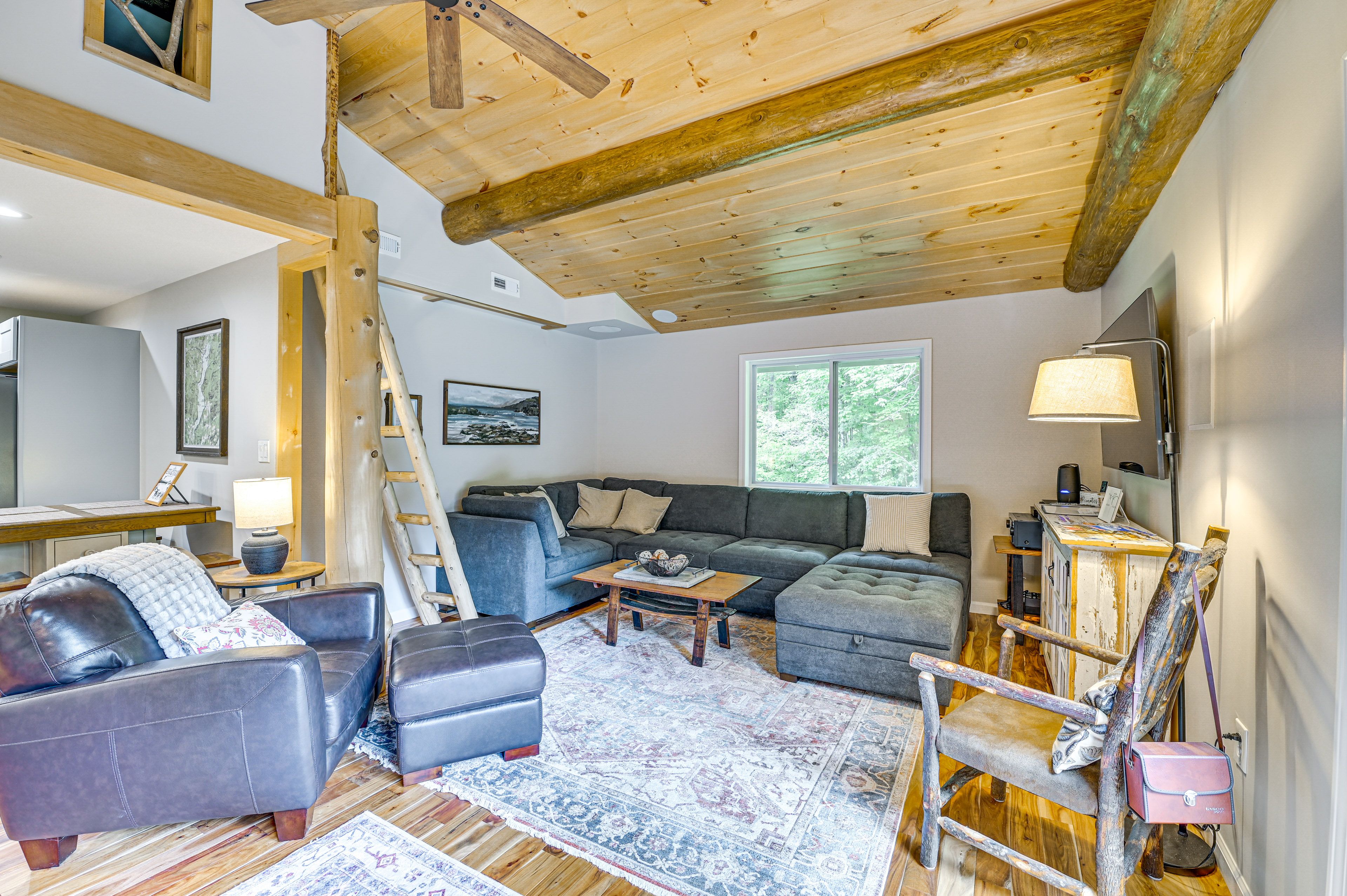 Living Room | Smart TV