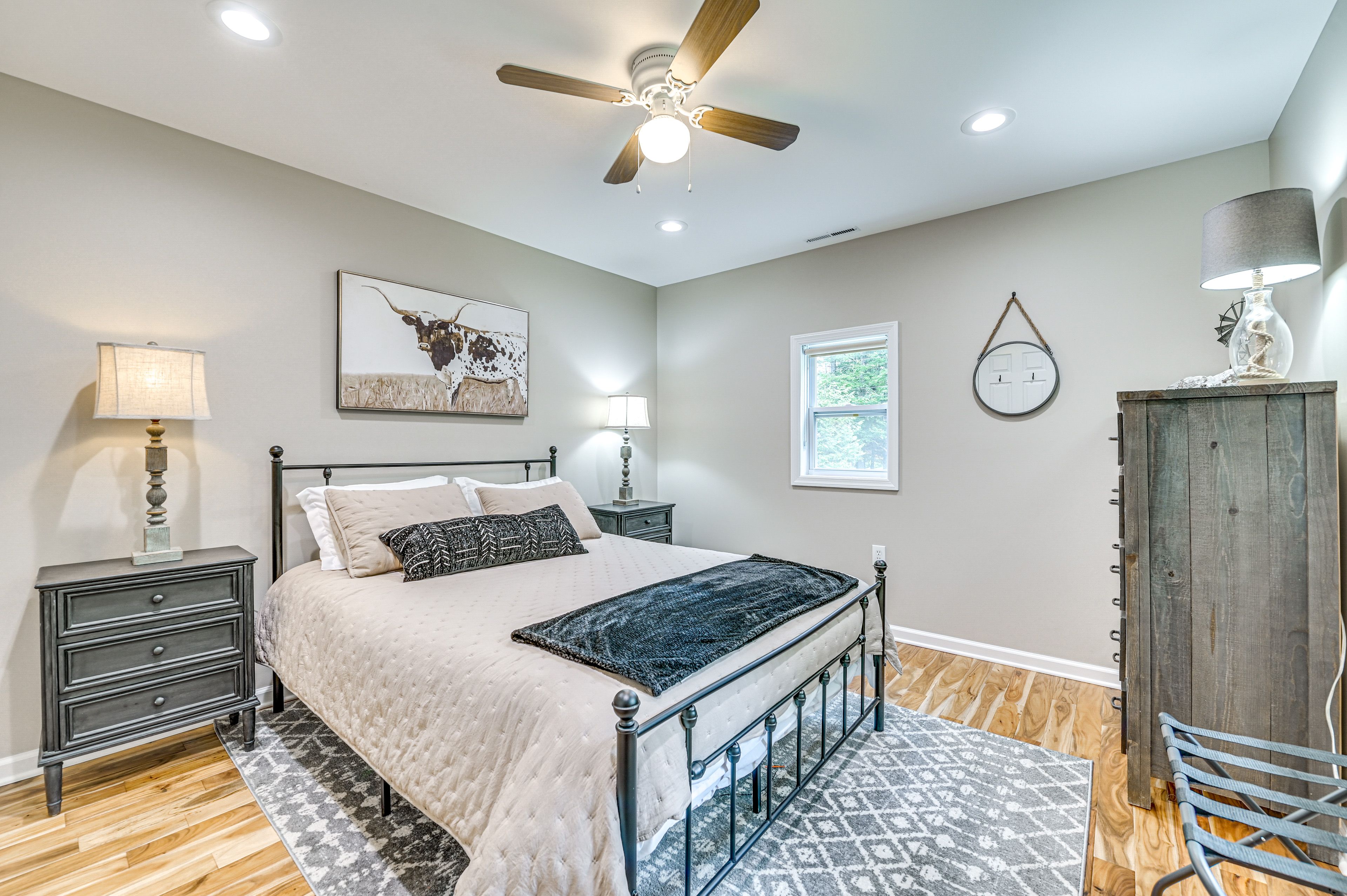 Bedroom 2 | Queen Bed