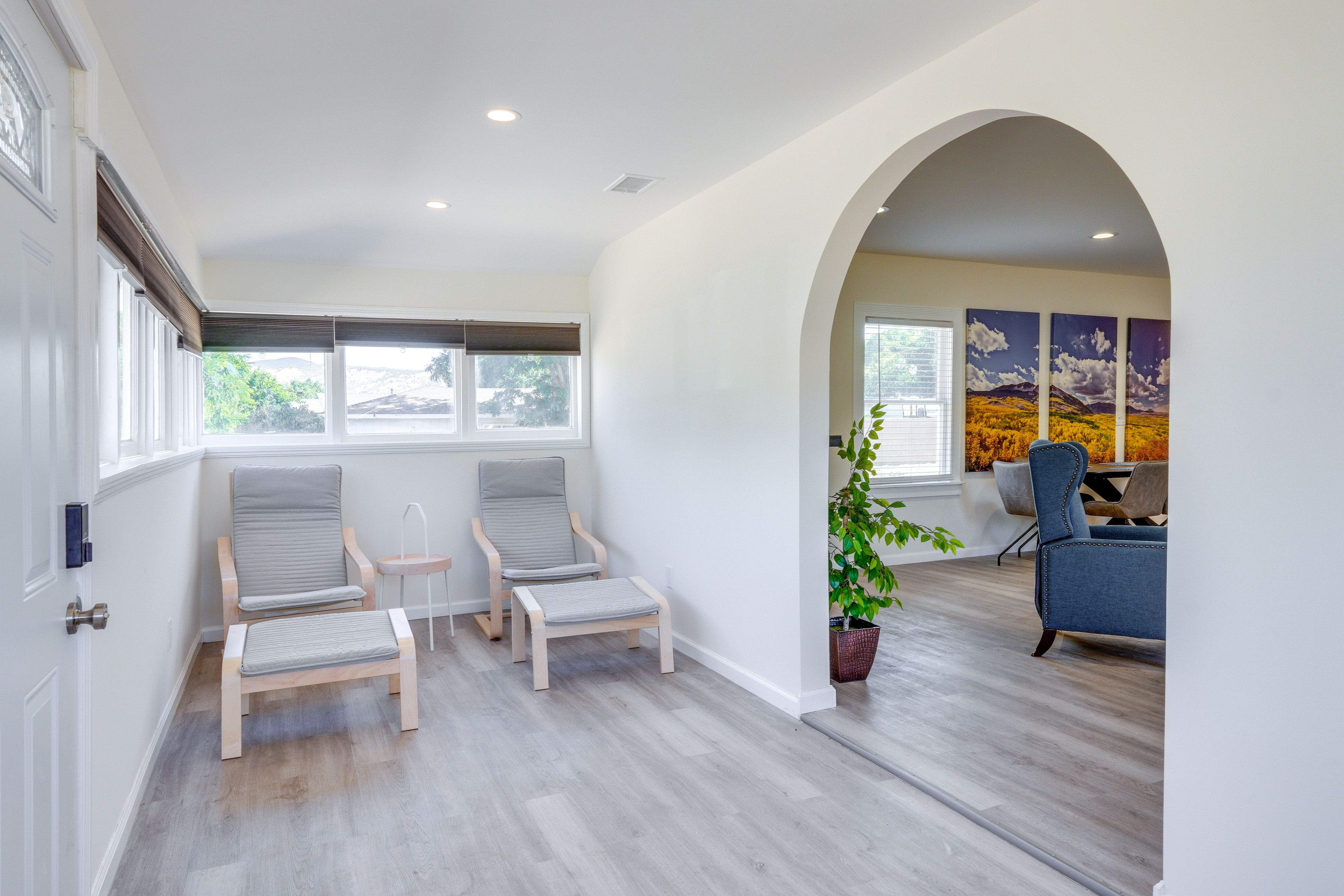Furnished Foyer