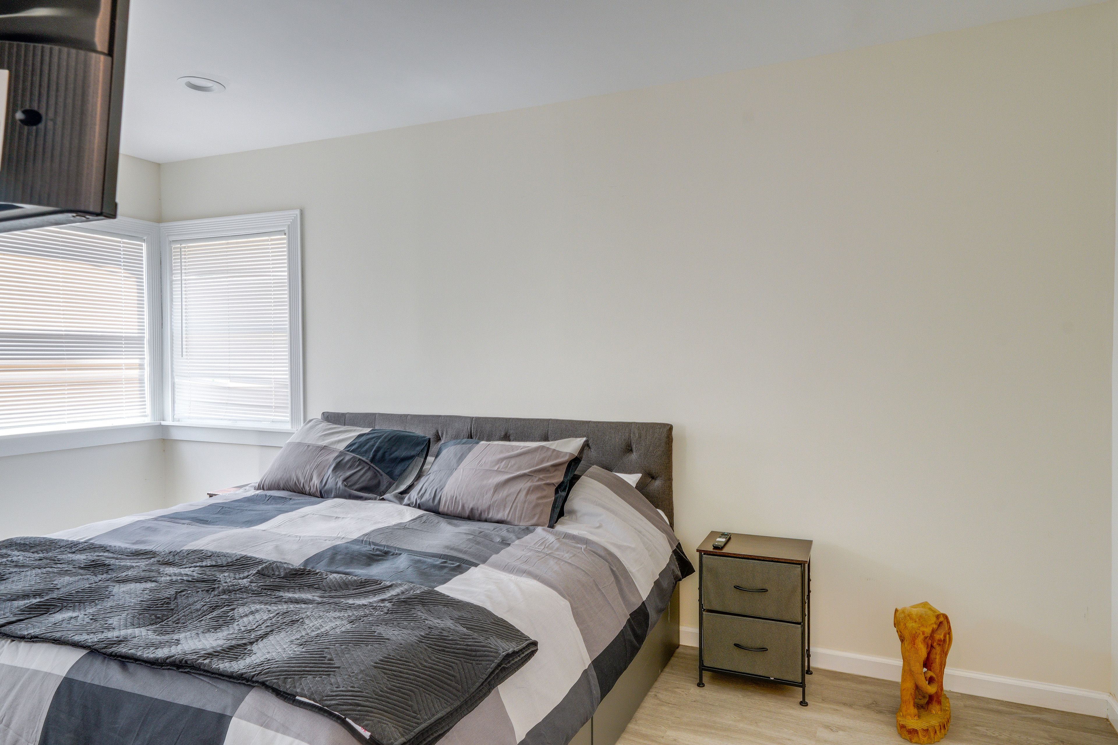 Bedroom 1 | King Bed | Smart TV