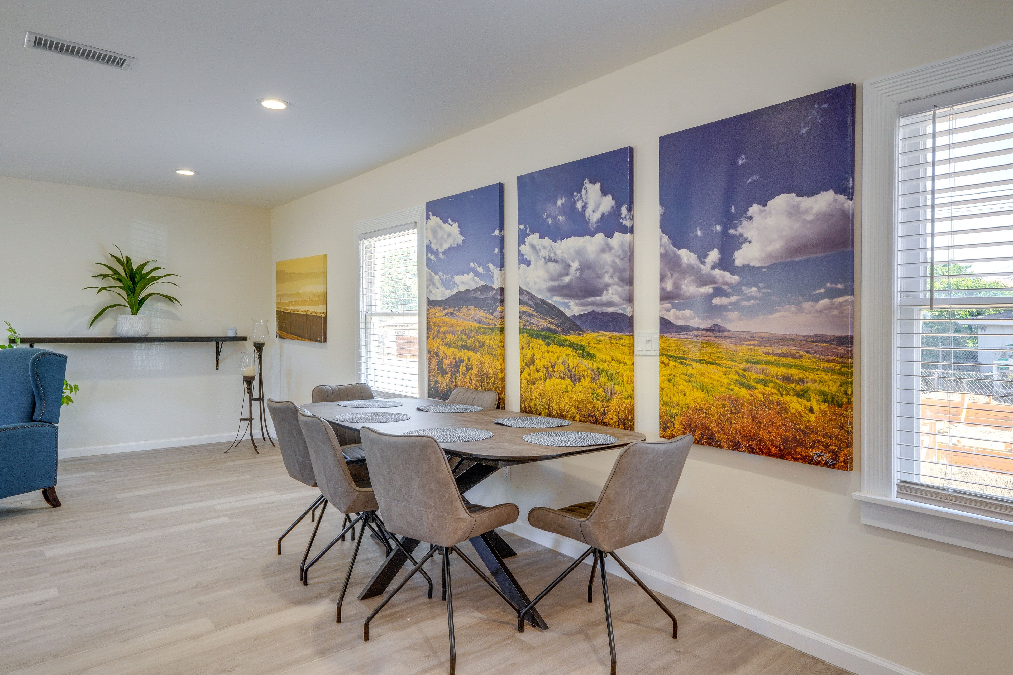 Dining Table | Dishware/Flatware
