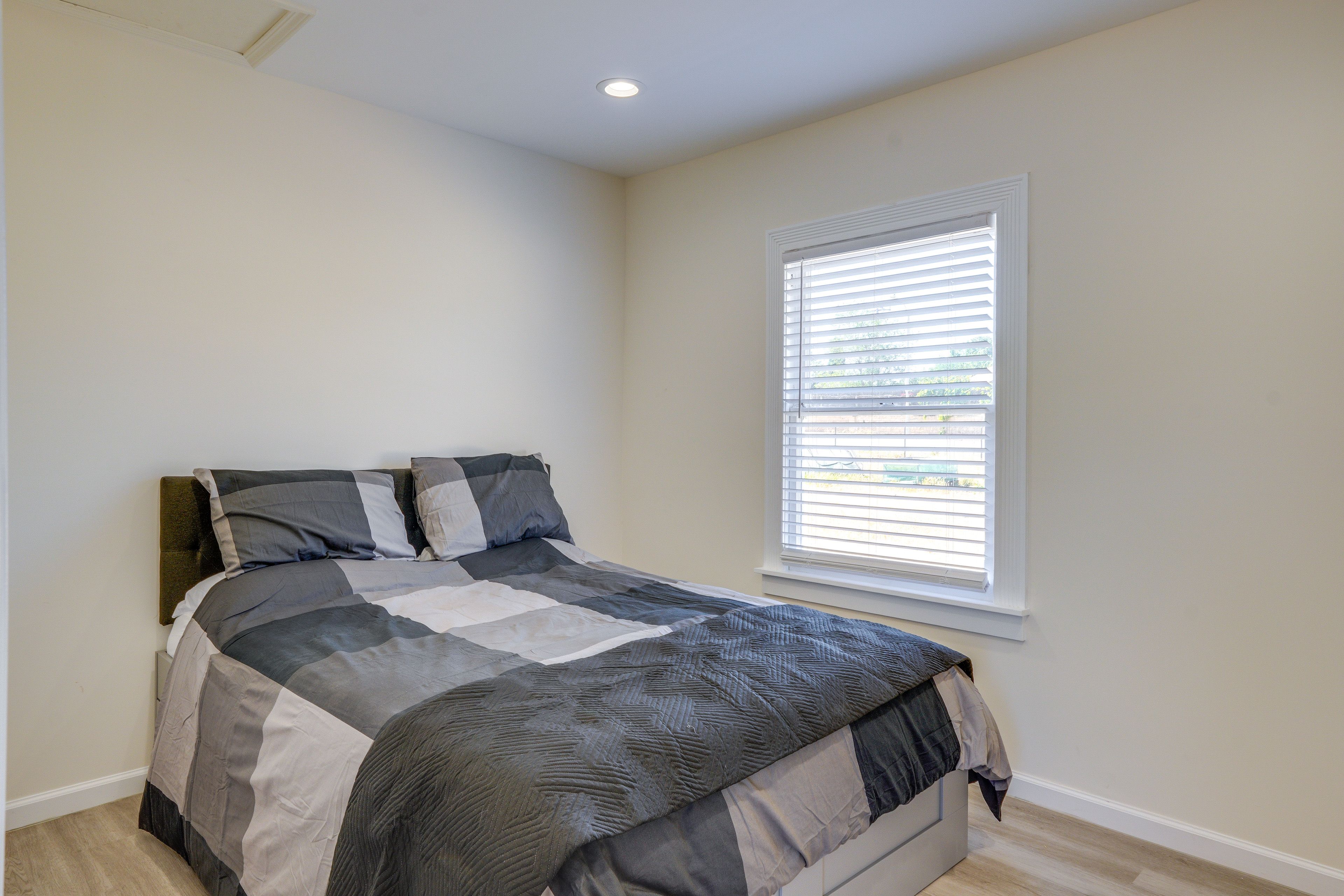 Bedroom 2 | Queen Bed | Smart TV