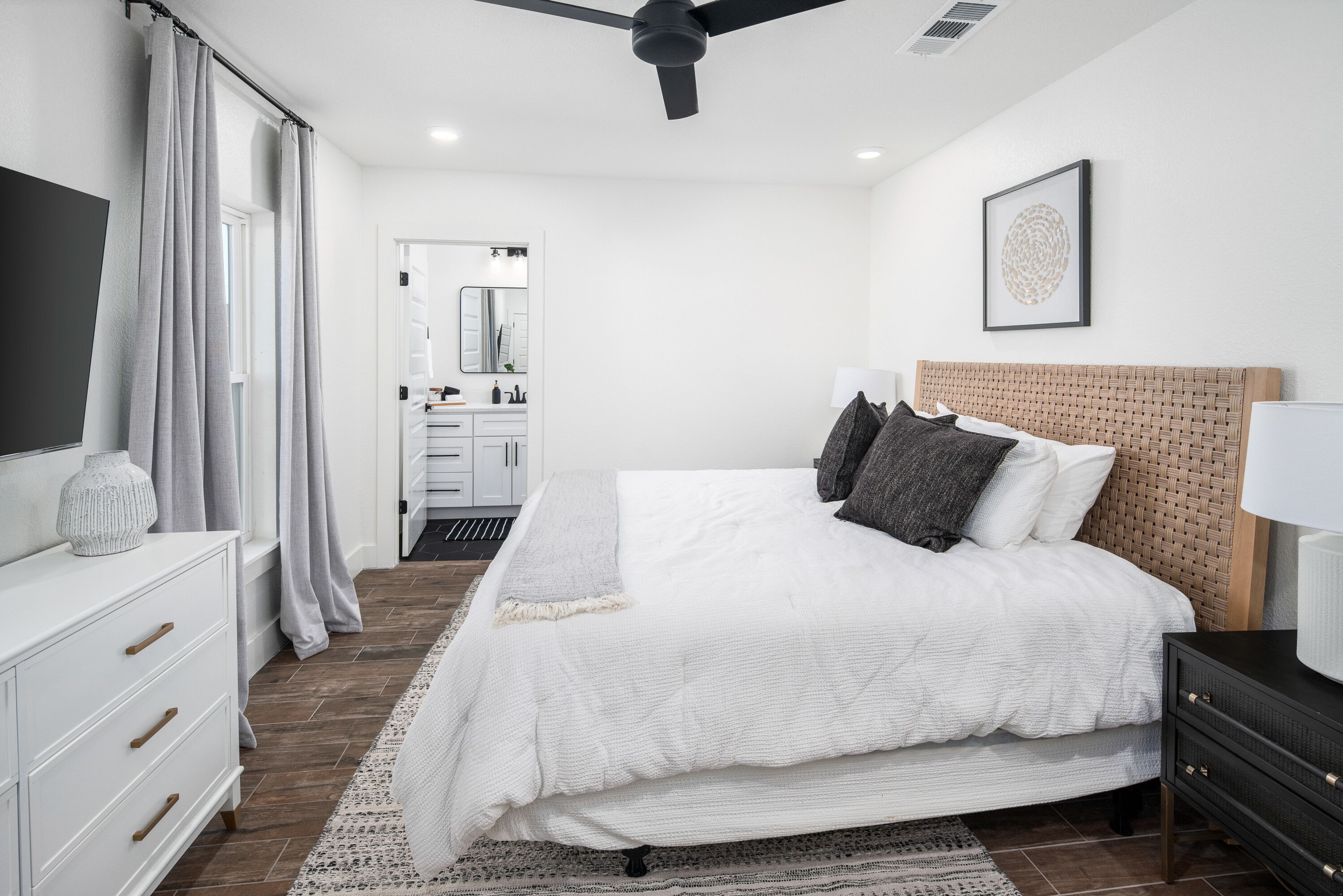 Bedroom 2 | King Bed