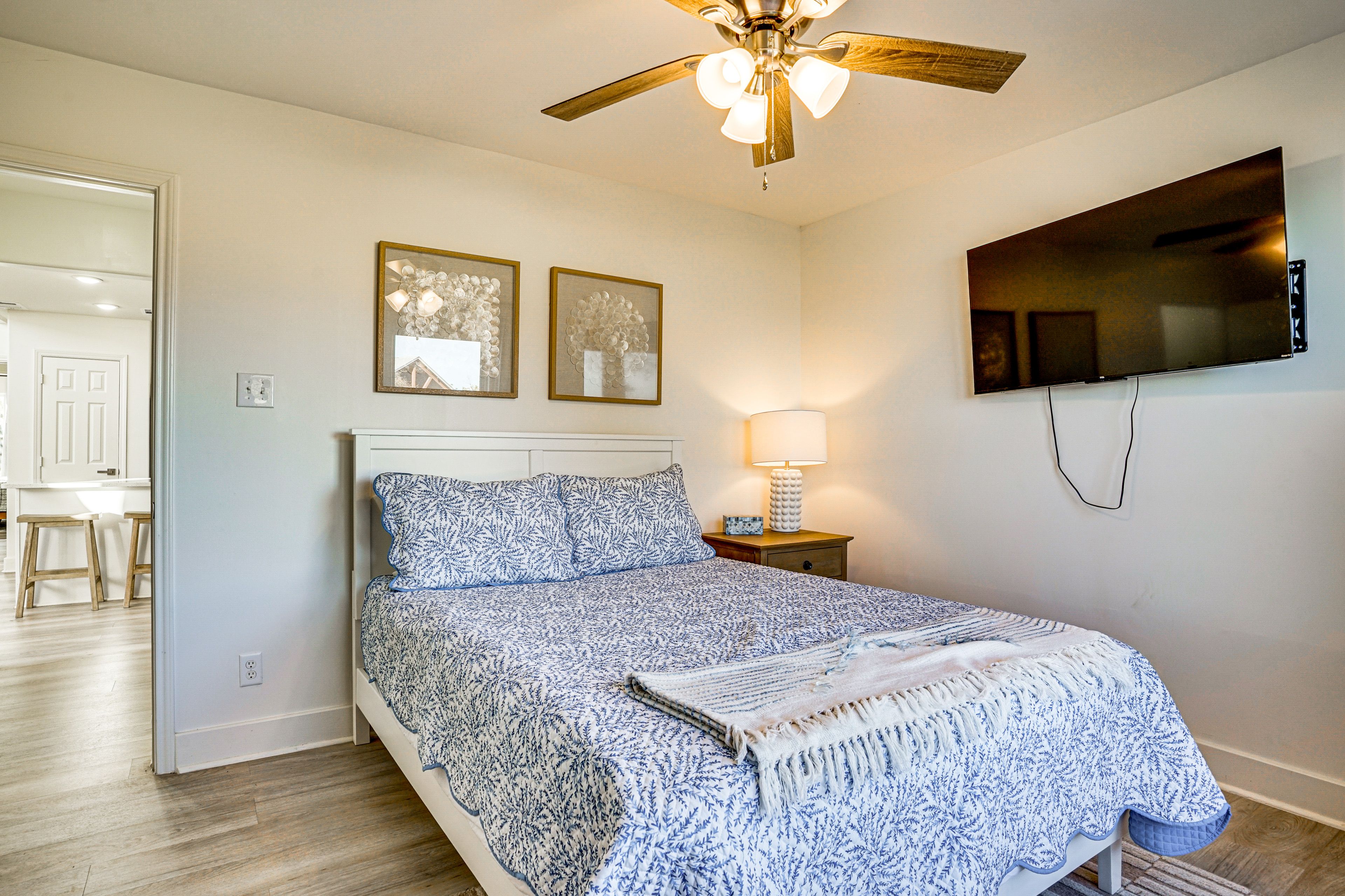 Bedroom 2 | Queen Bed | 1st Floor