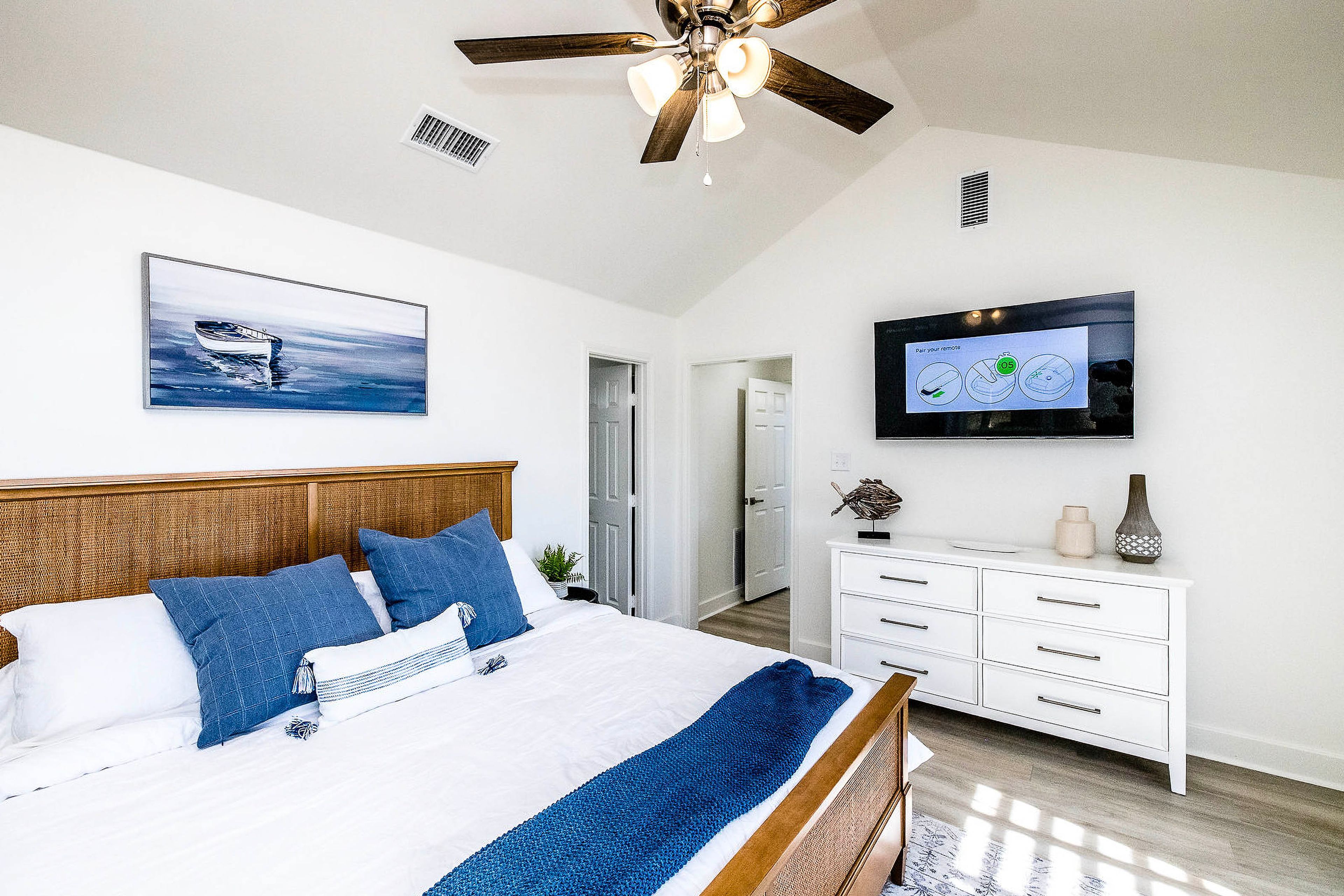 Bedroom 1 | King Bed | Linens | 1st Floor