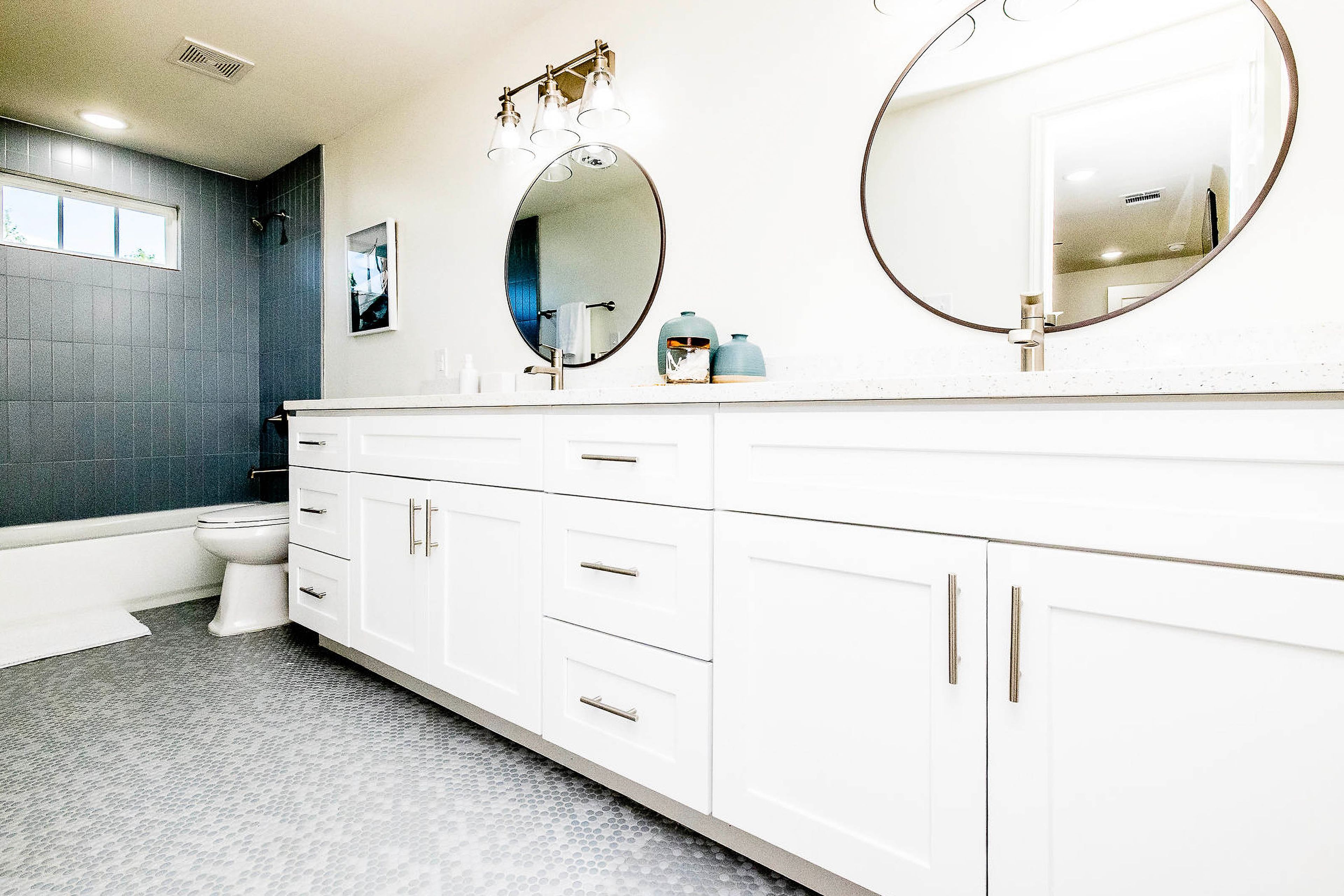 Full Bath | 2nd Floor