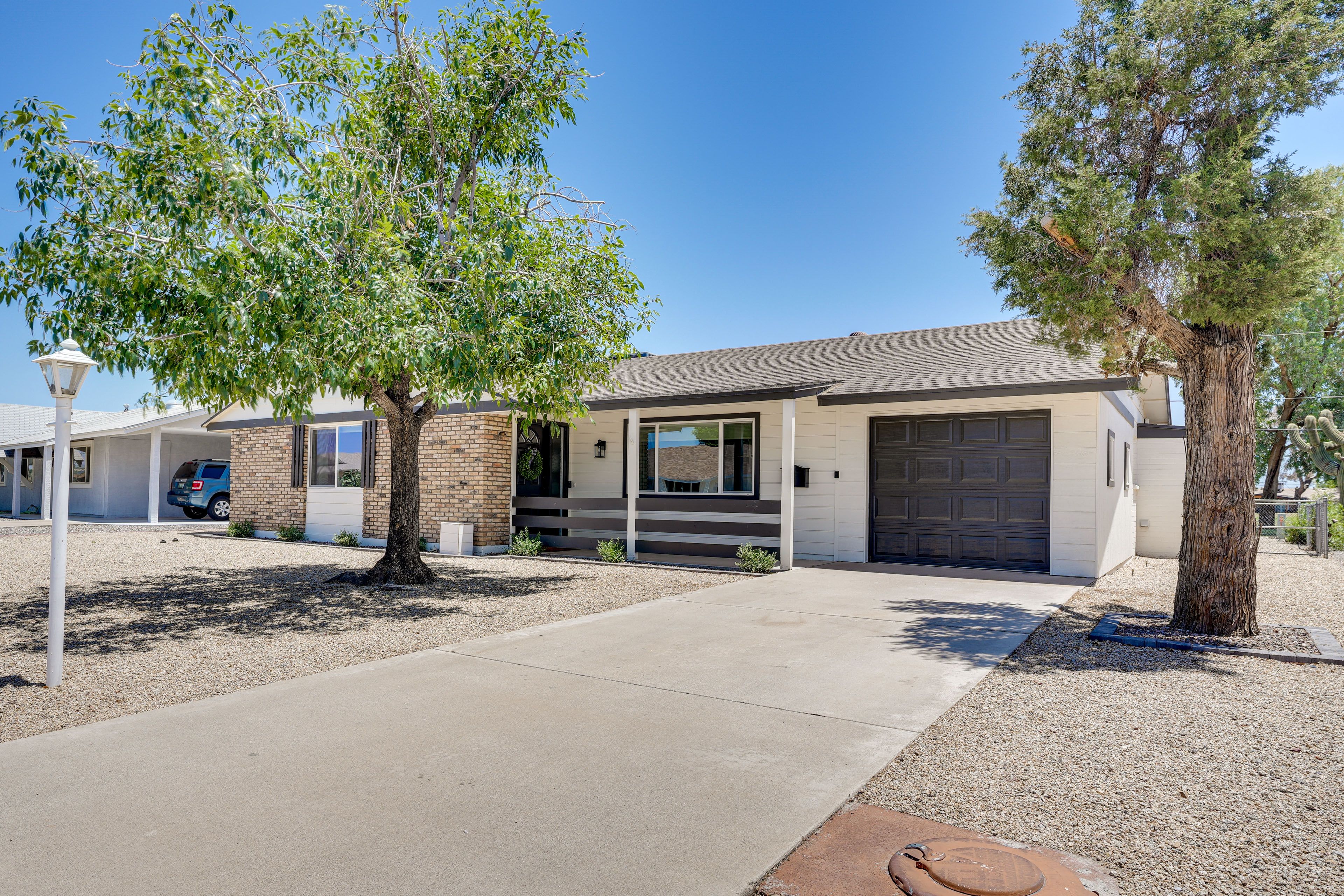 Property Exterior | Driveway (2 Vehicles)