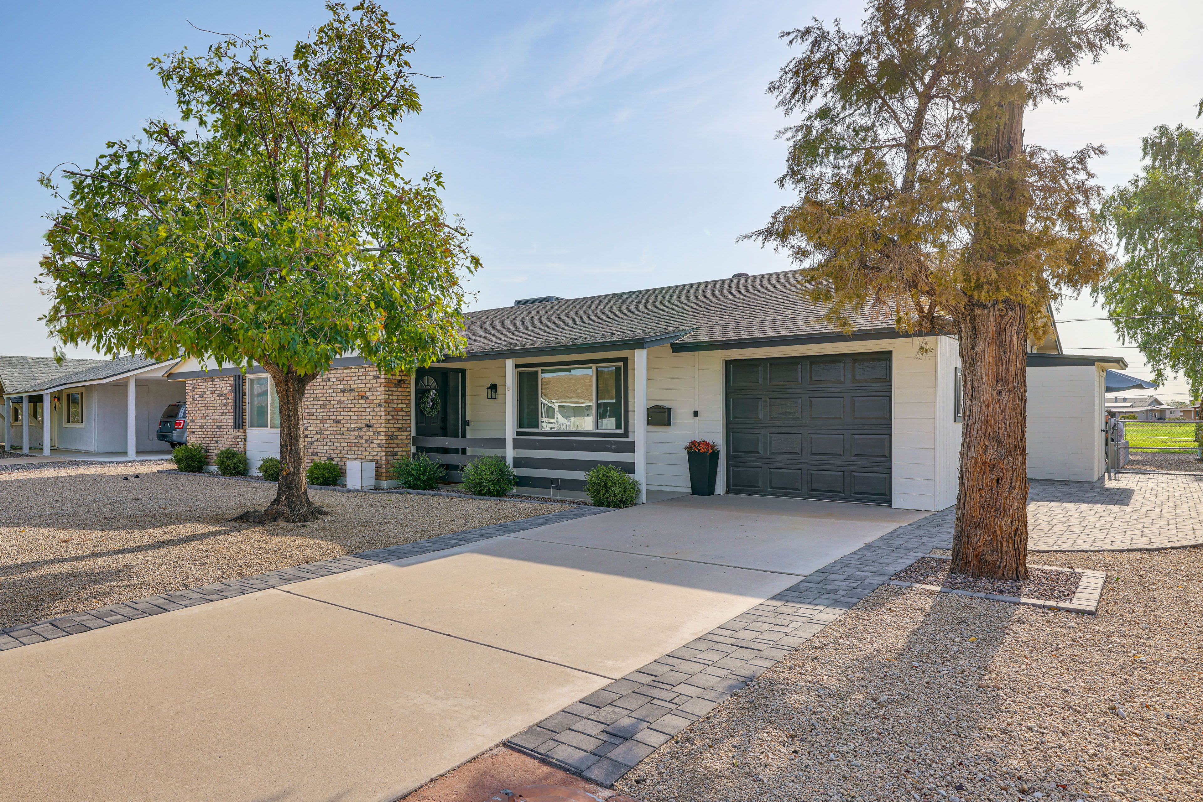 Property Exterior | Driveway (2 Vehicles)