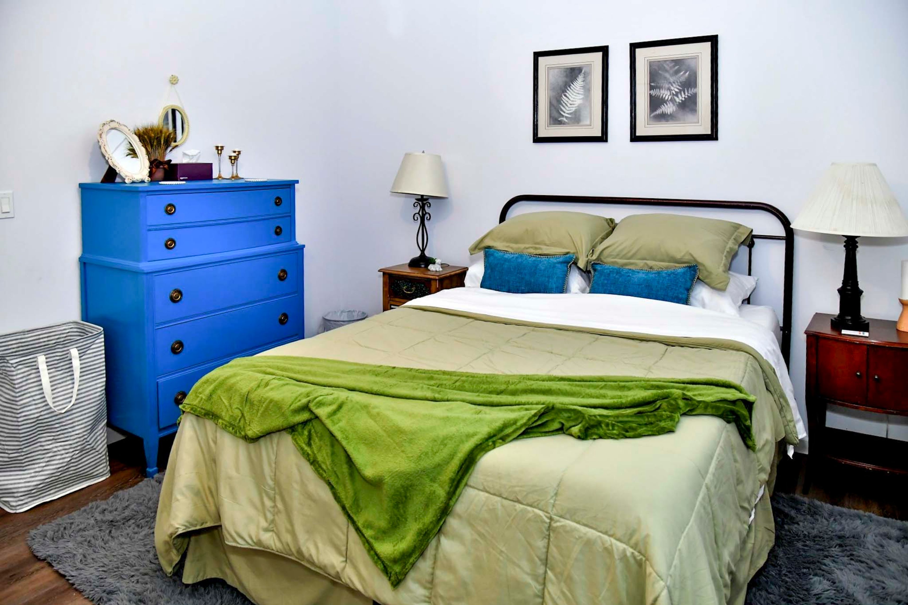 Bedroom 5 | Queen Bed