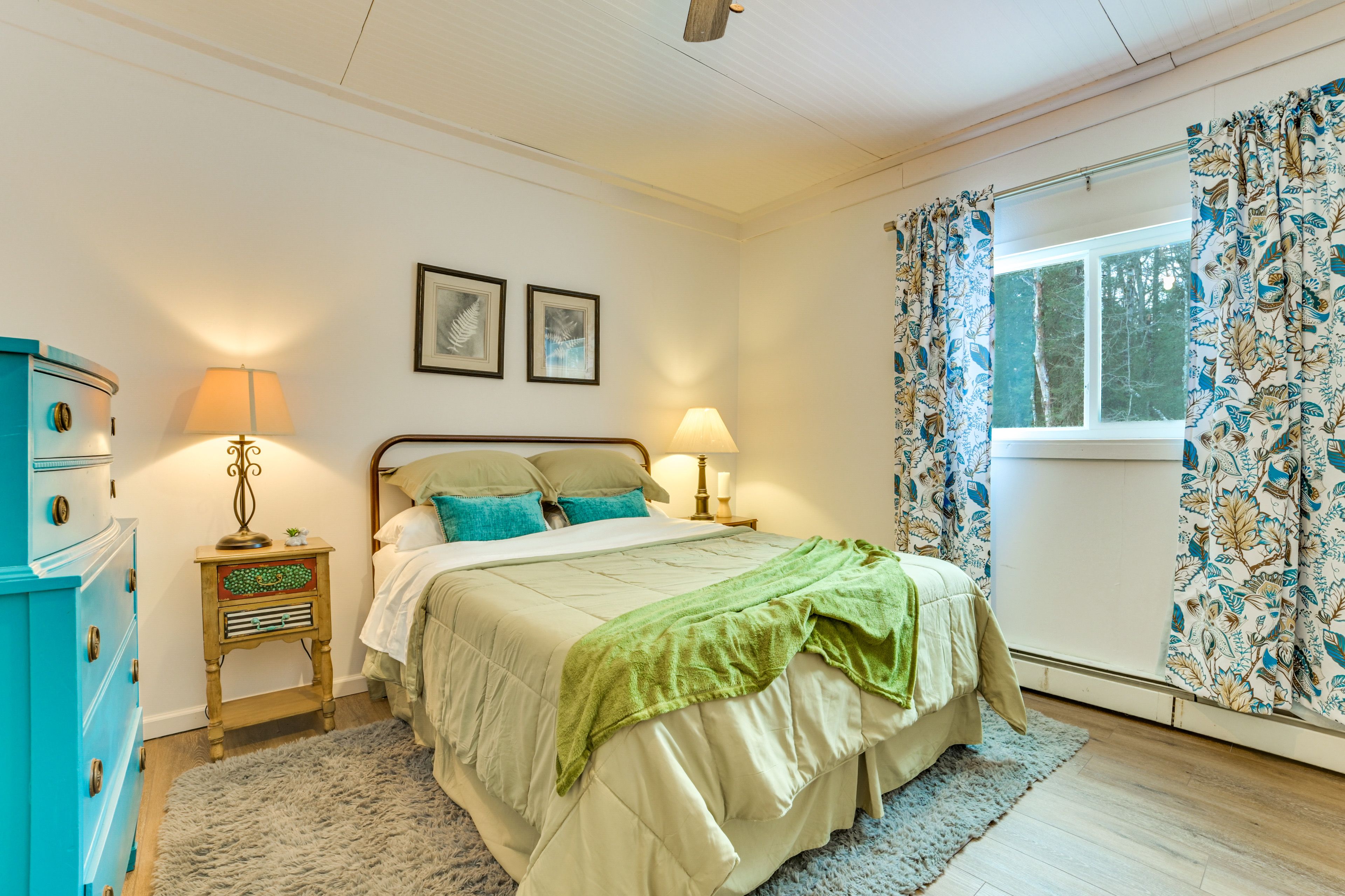 Bedroom 5 | Queen Bed