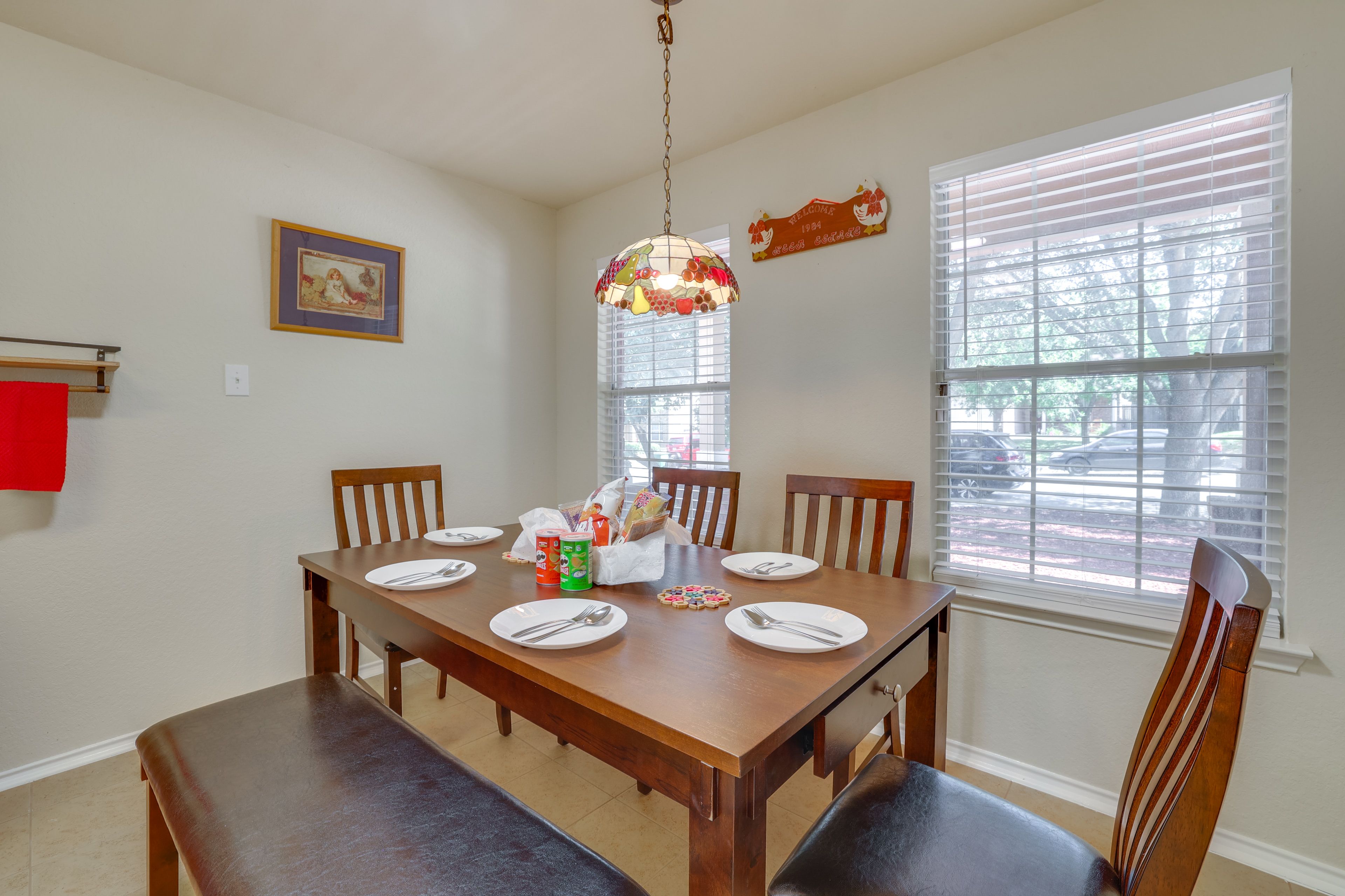 Dining Table | Dishware/Flatware