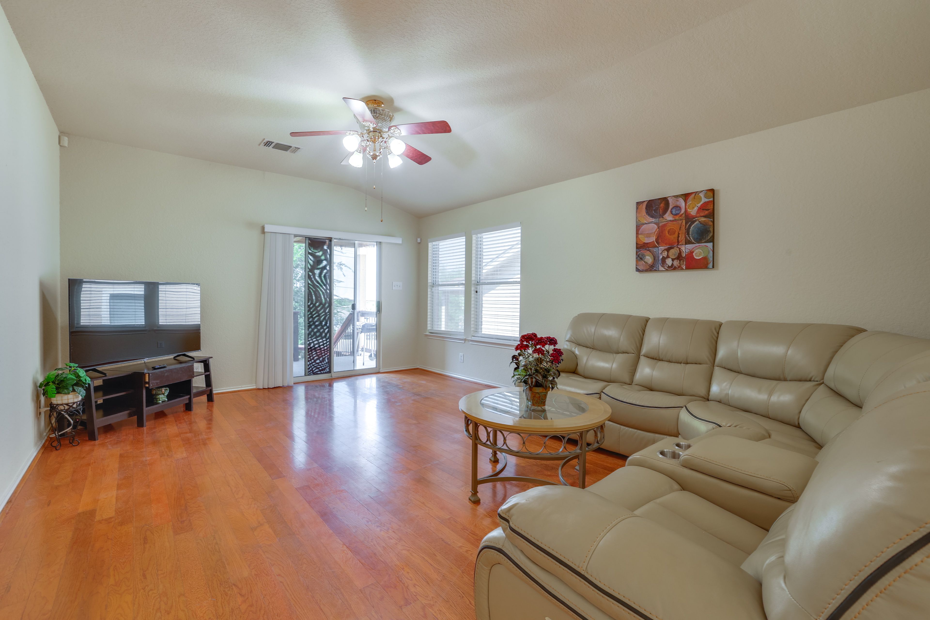 Living Area | Smart TV | Board Games