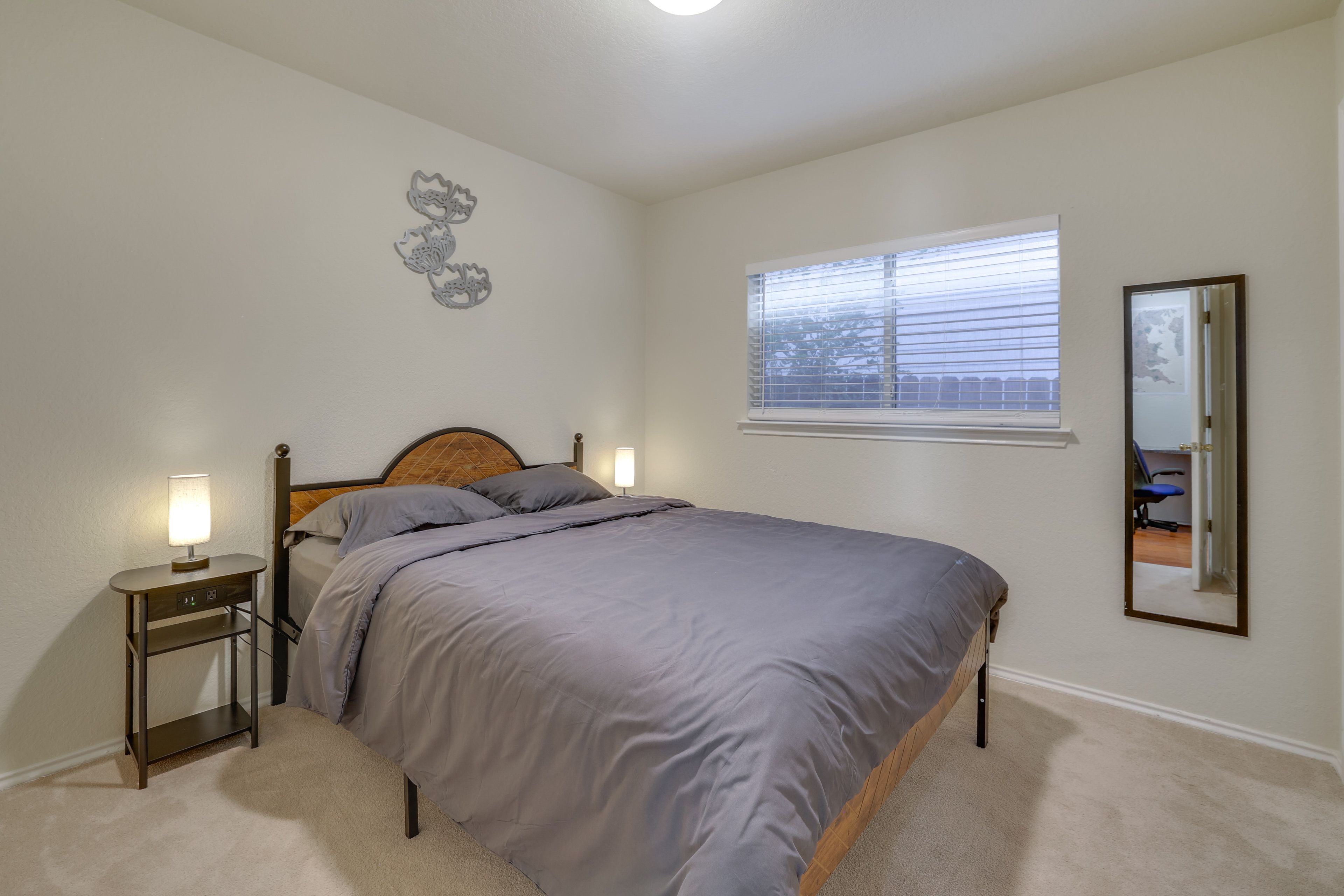 Bedroom 2 | Queen Bed