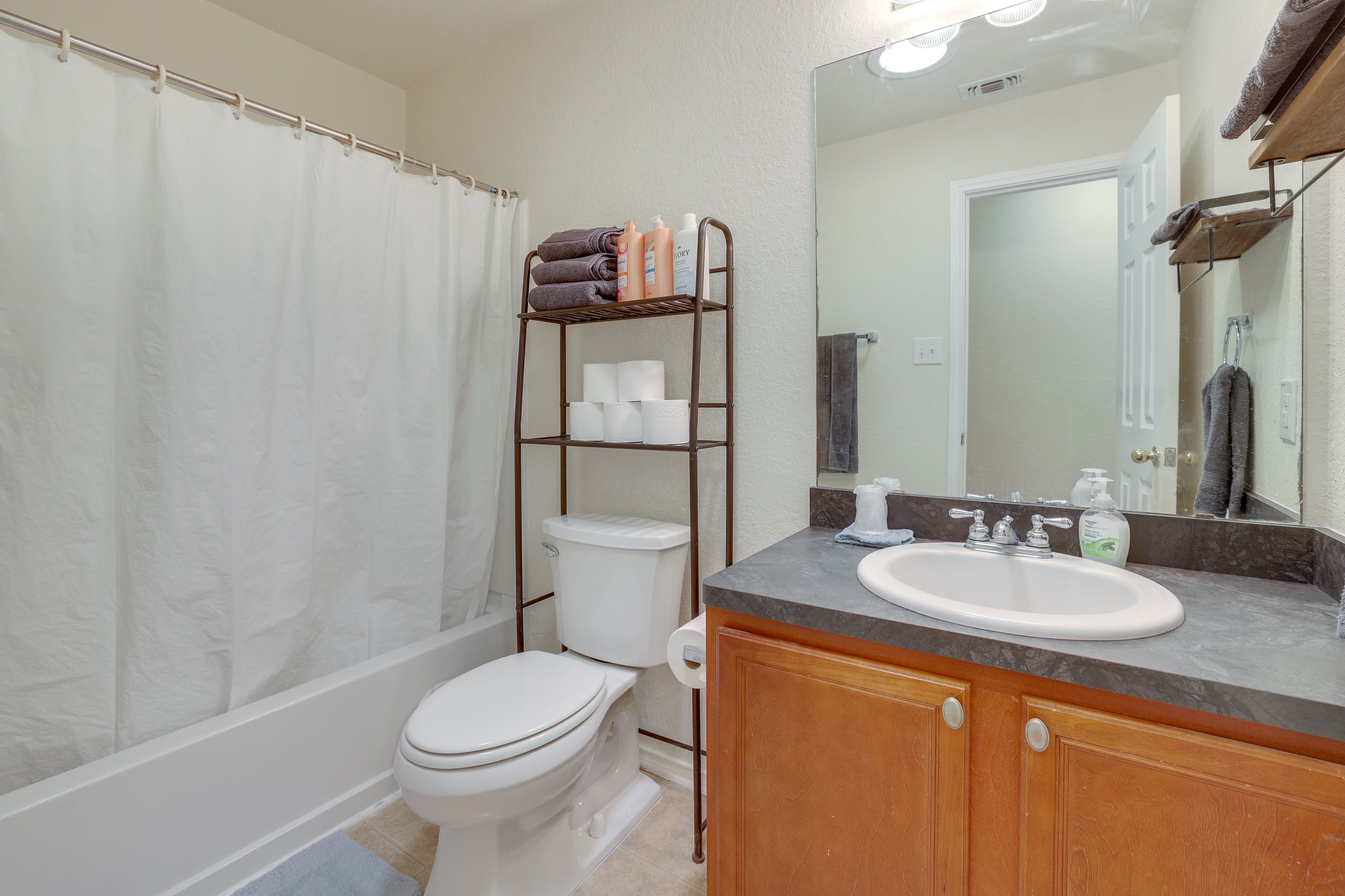 Full Bathroom