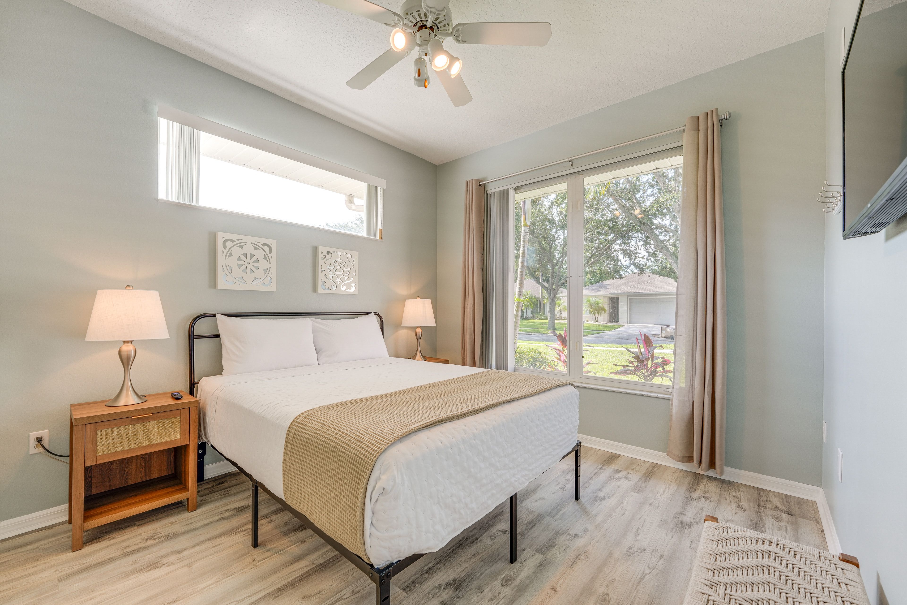 Bedroom 2 | Queen Bed | Smart TV