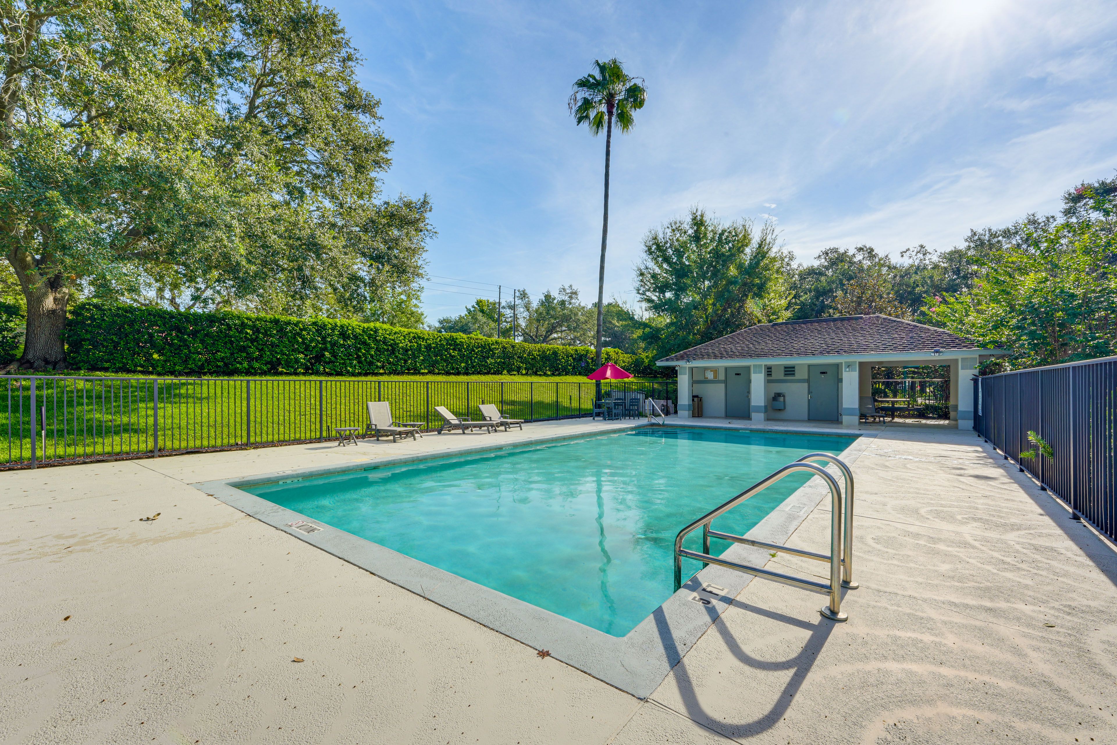 Sunset Lakes Community Amenities | Outdoor Pool