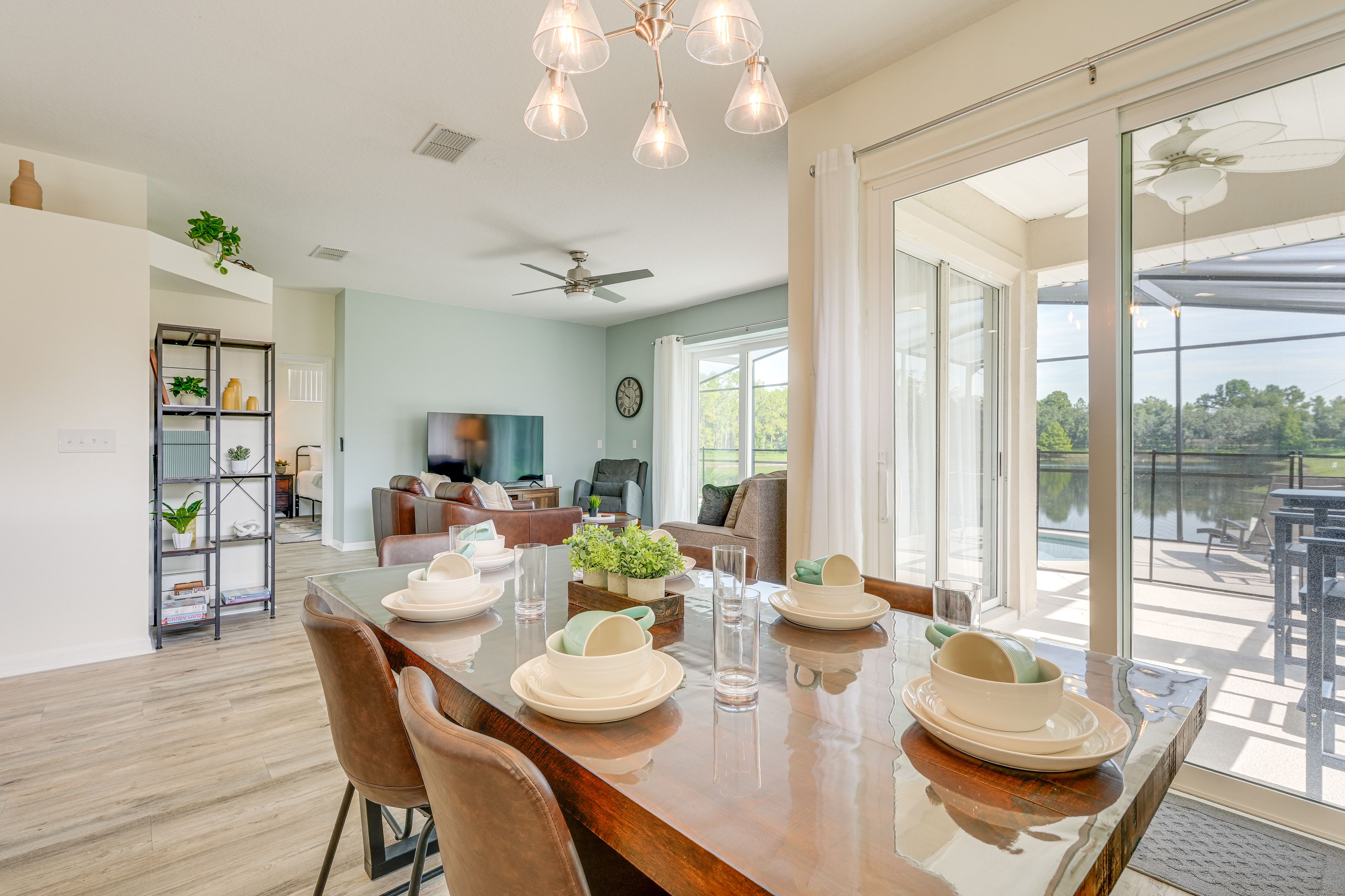 Dining Area | Dishware/Flatware Provided