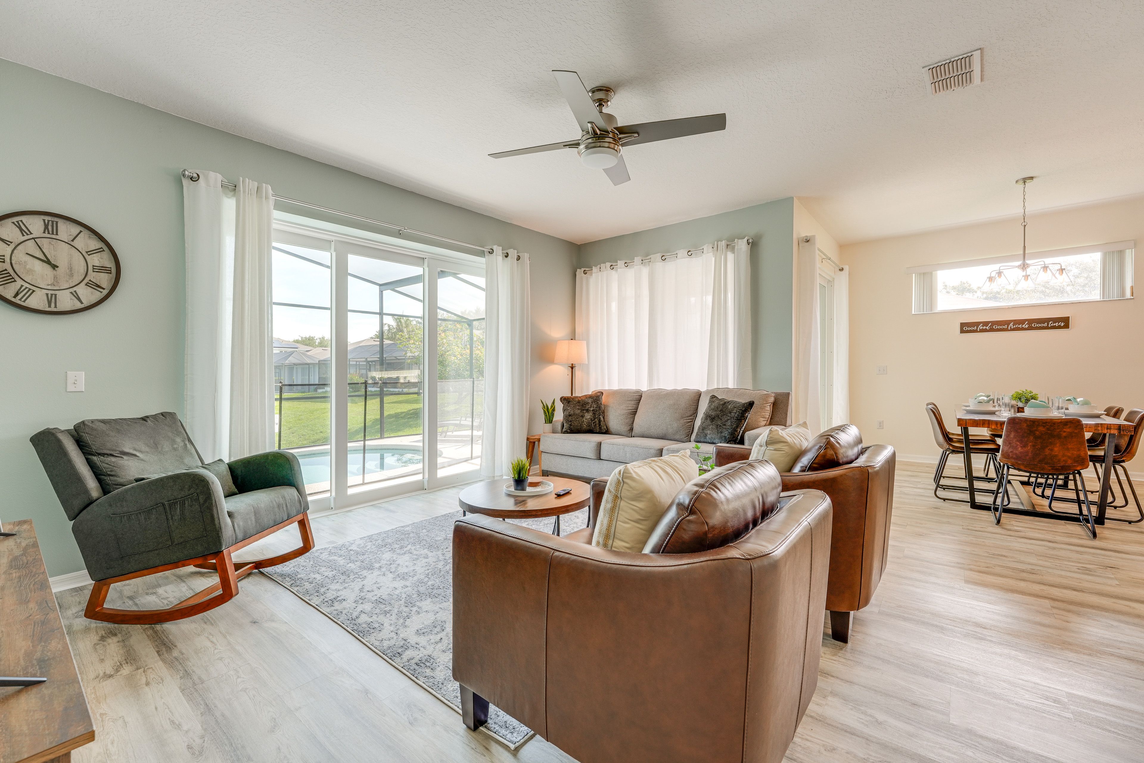 Living Room | Smart TV | Board Games | Free WiFi
