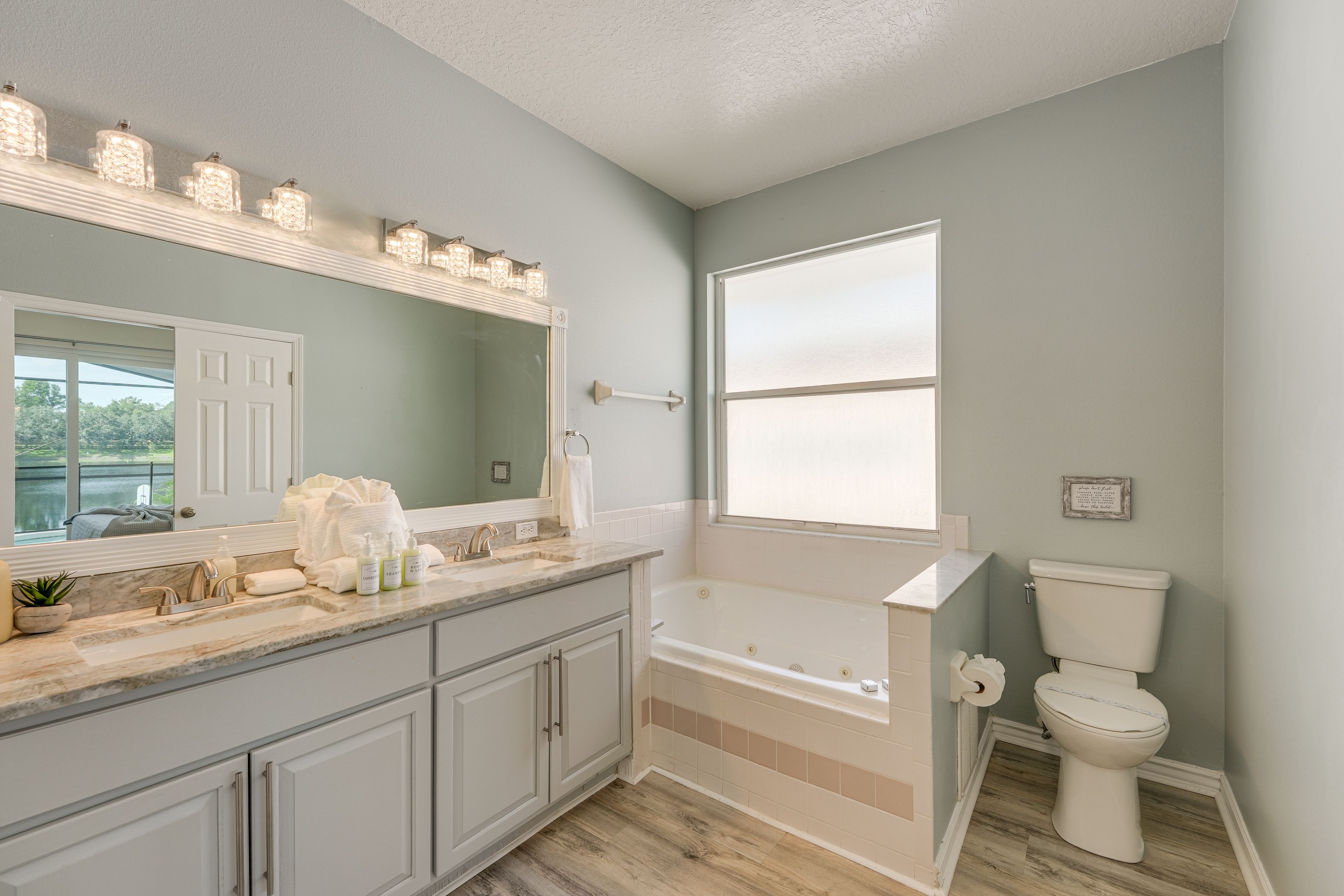 En-Suite Bathroom | Shower | Jetted Tub