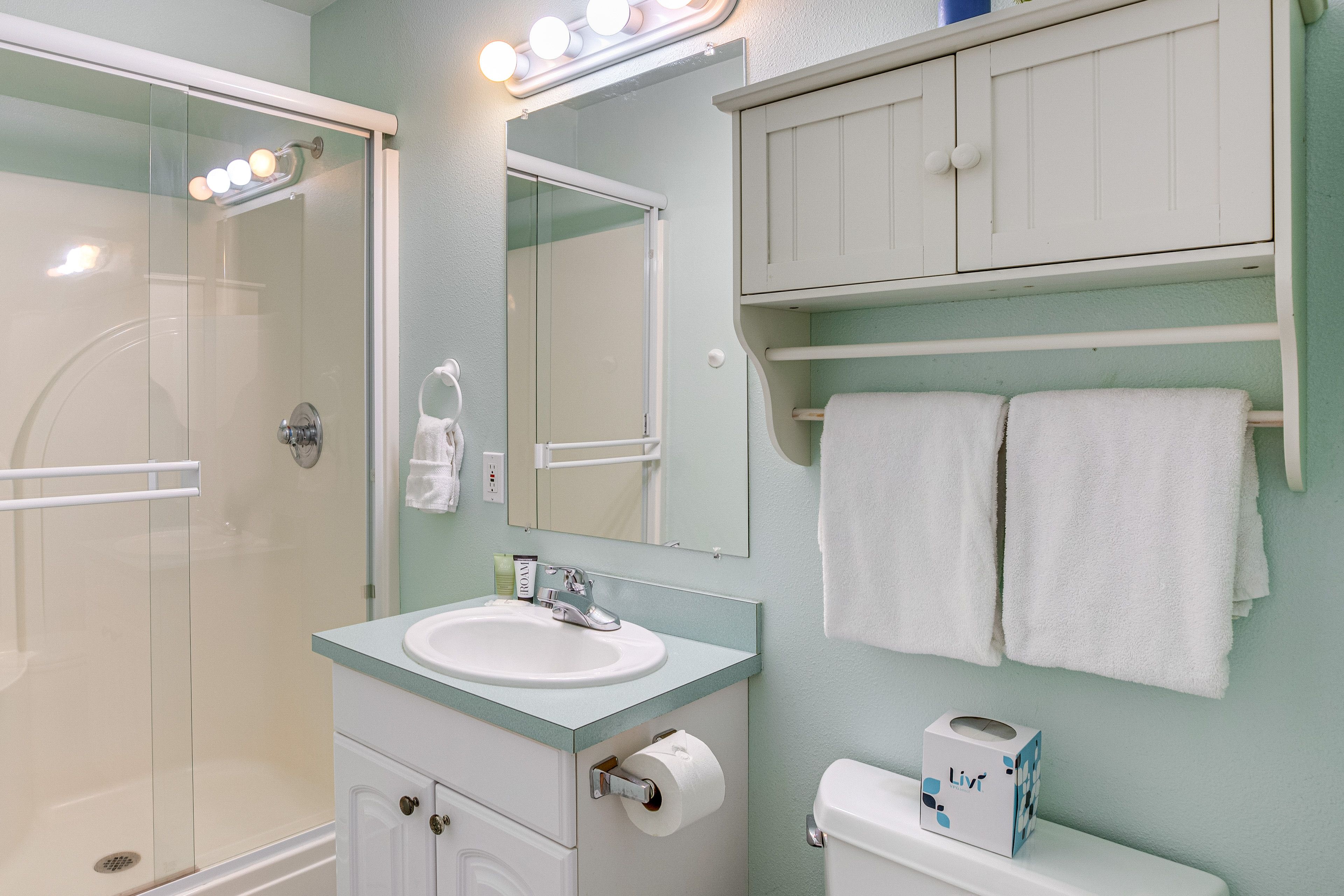 Full Bathroom | 1st Floor