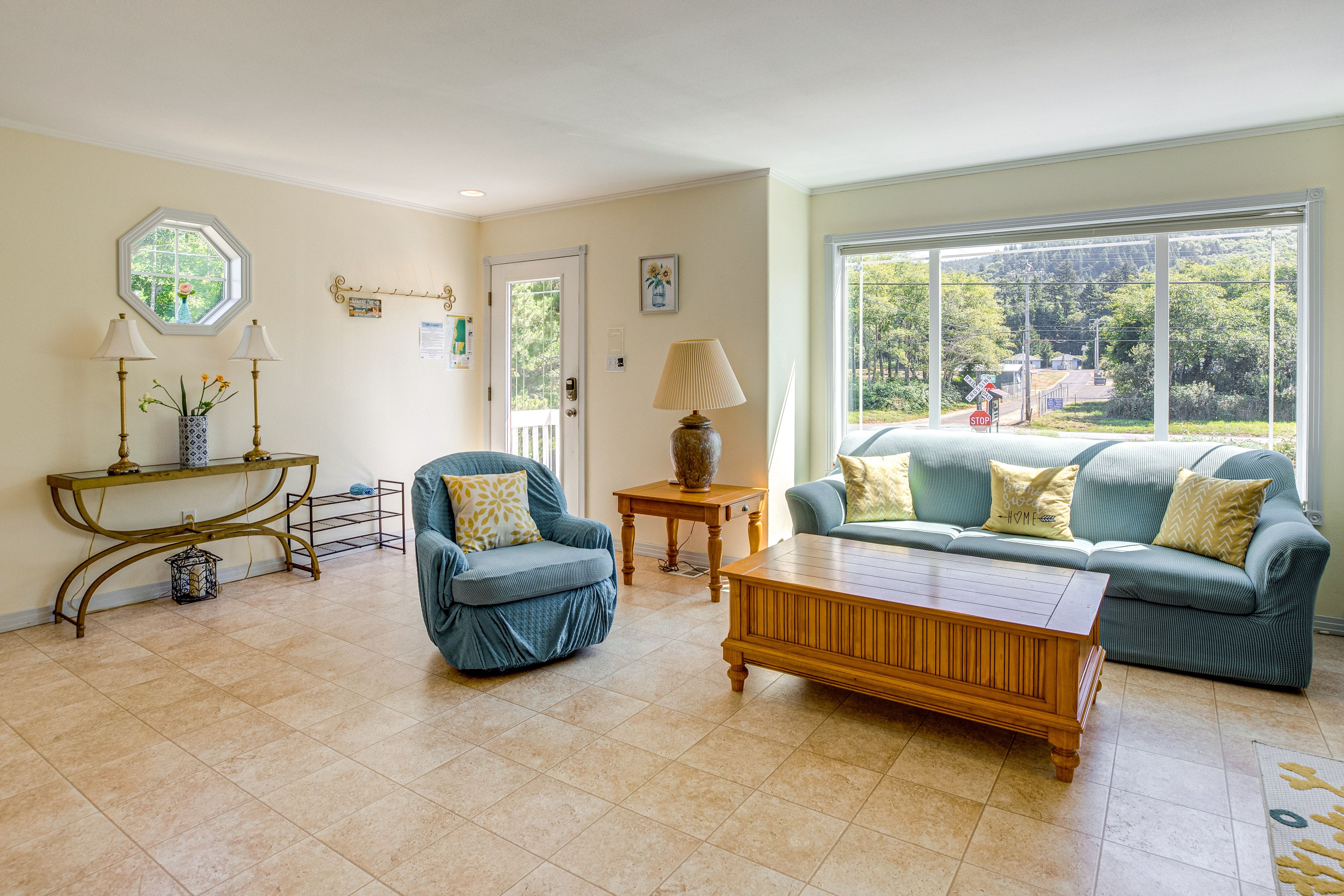 Living Room | 2nd Floor | Smart TV | Free WiFi