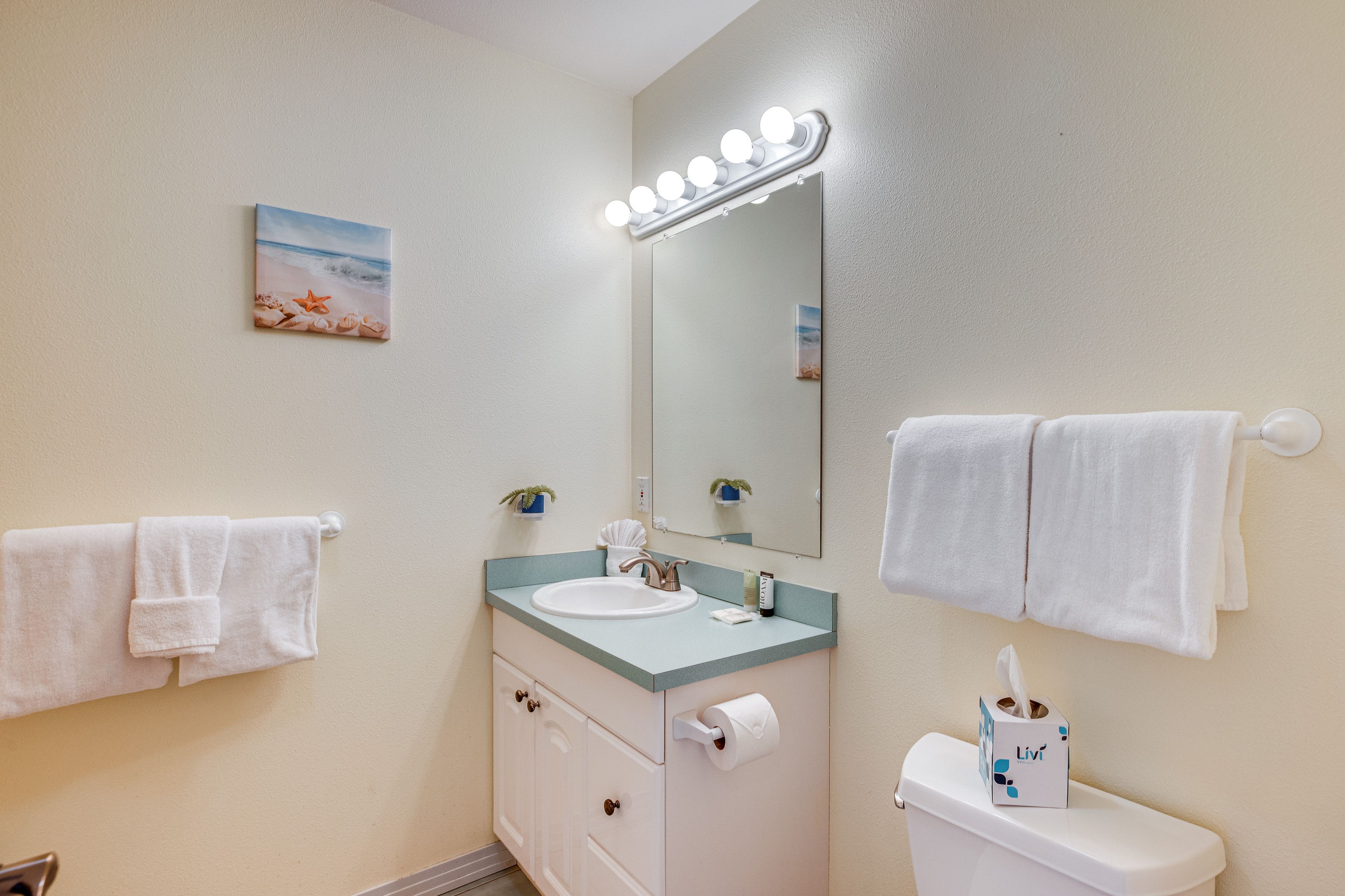 Full Bathroom | 2nd Floor