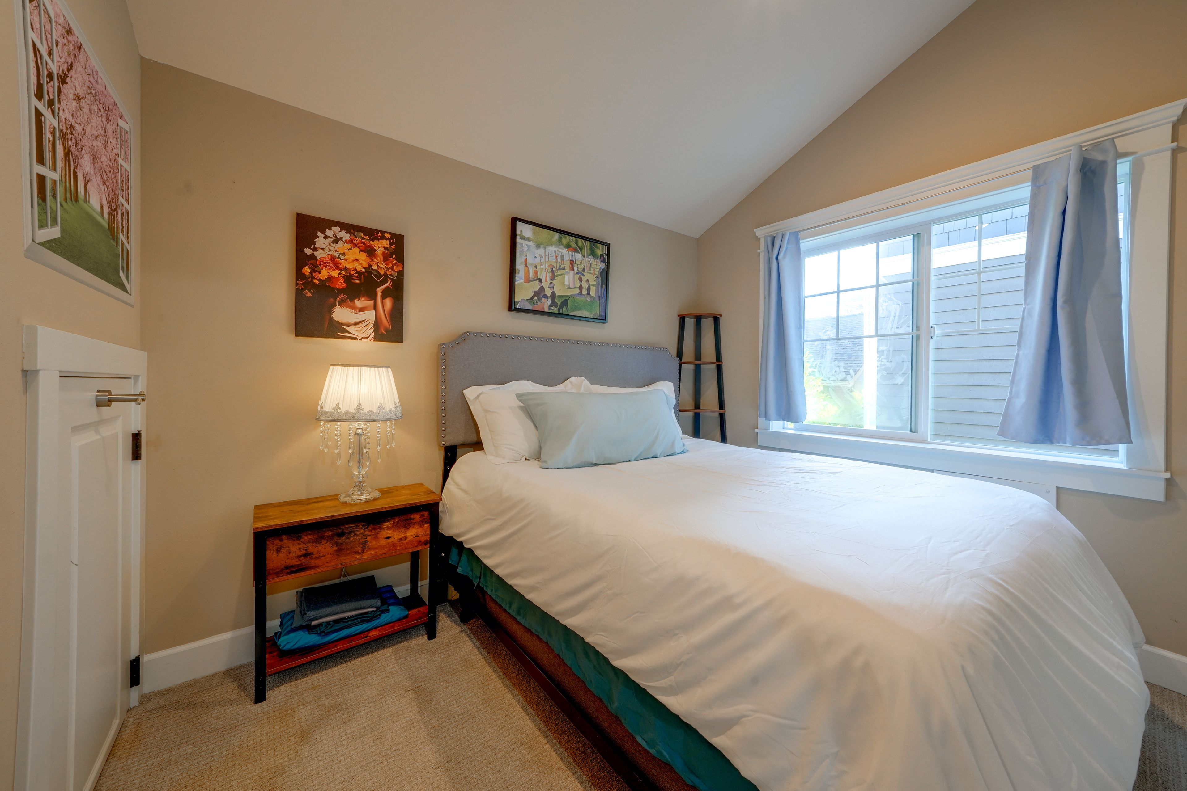 Bedroom | Queen Bed | Upper Level