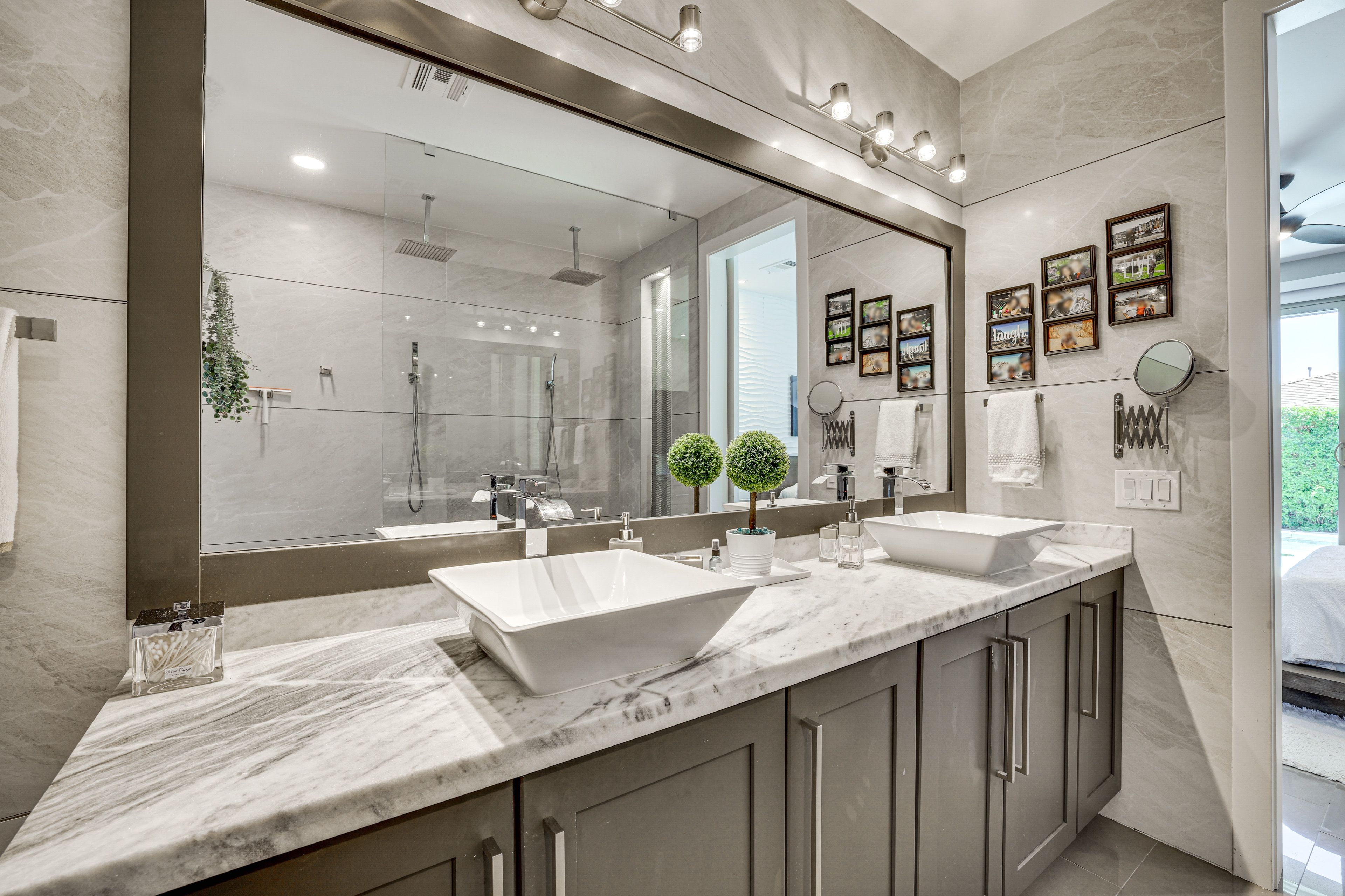Full Bathroom | 1st Floor | Towels Provided