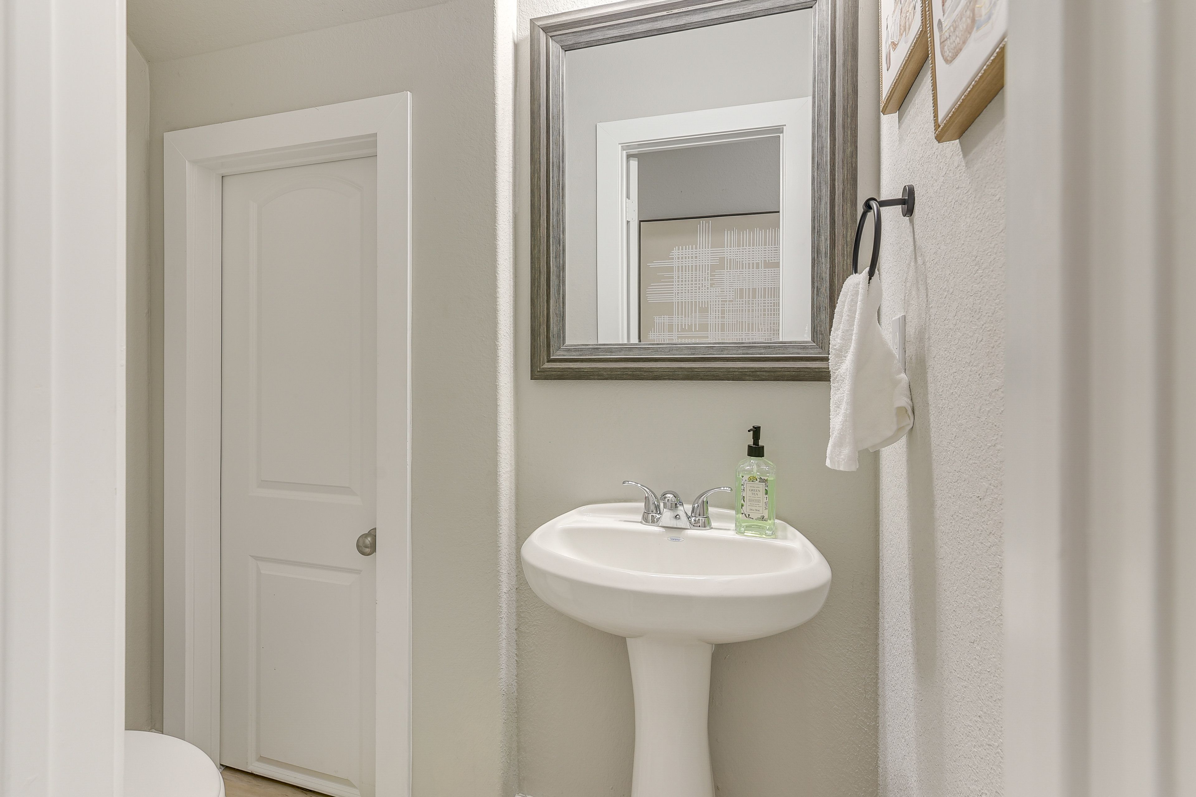 Half Bathroom | 1st Floor