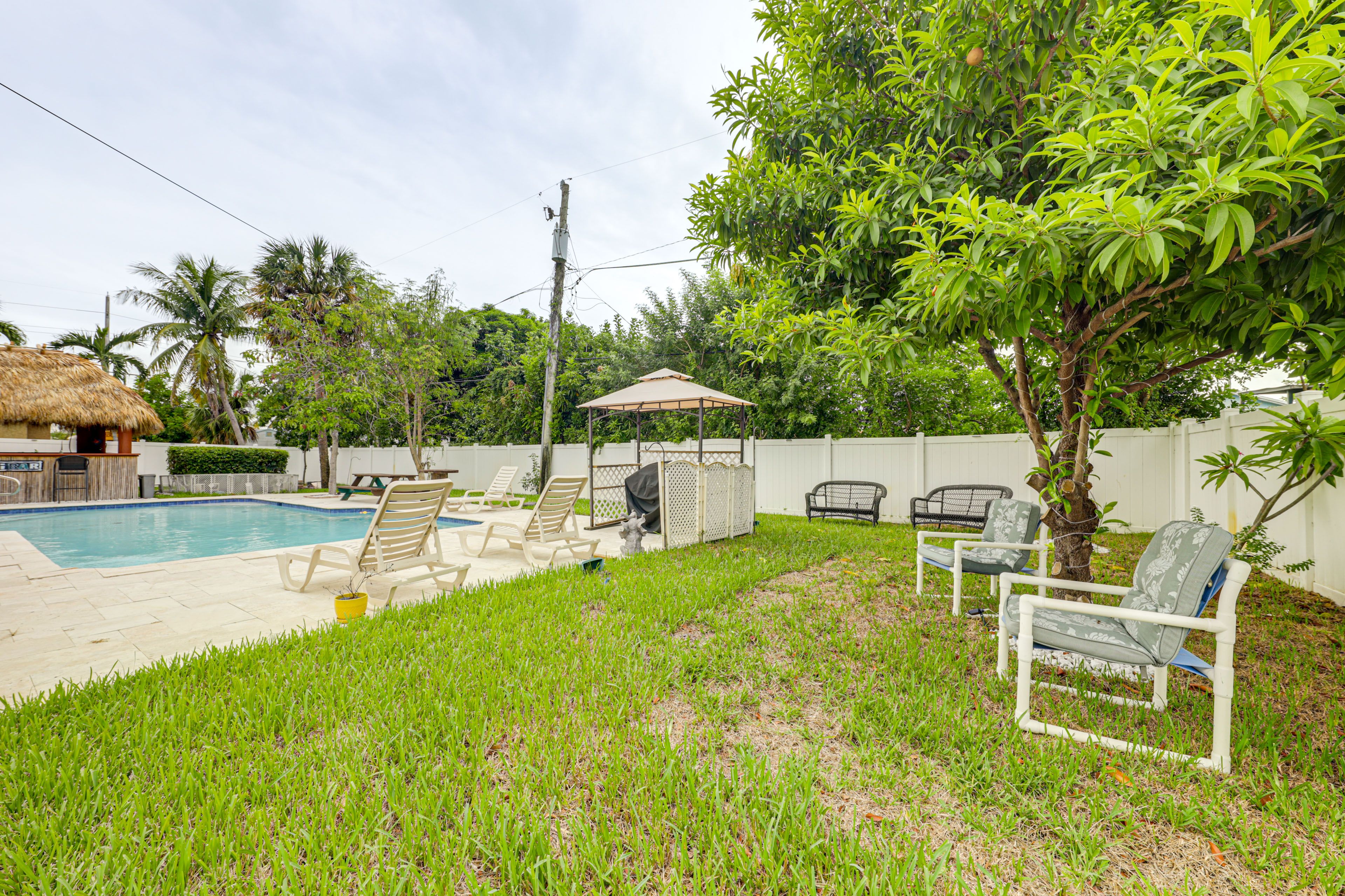Fenced Backyard | Outdoor Seating