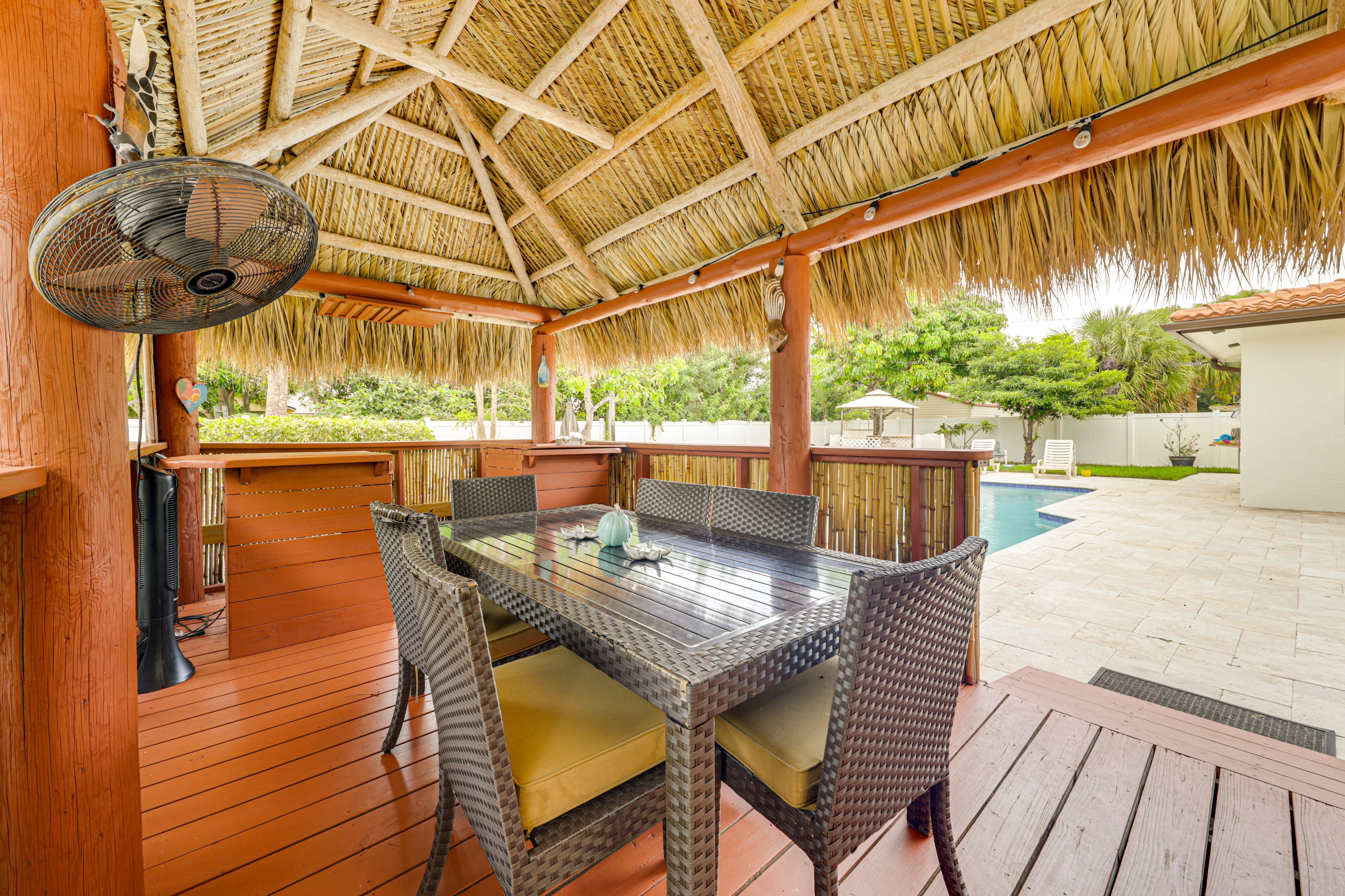 Outdoor Bar | Dining Area