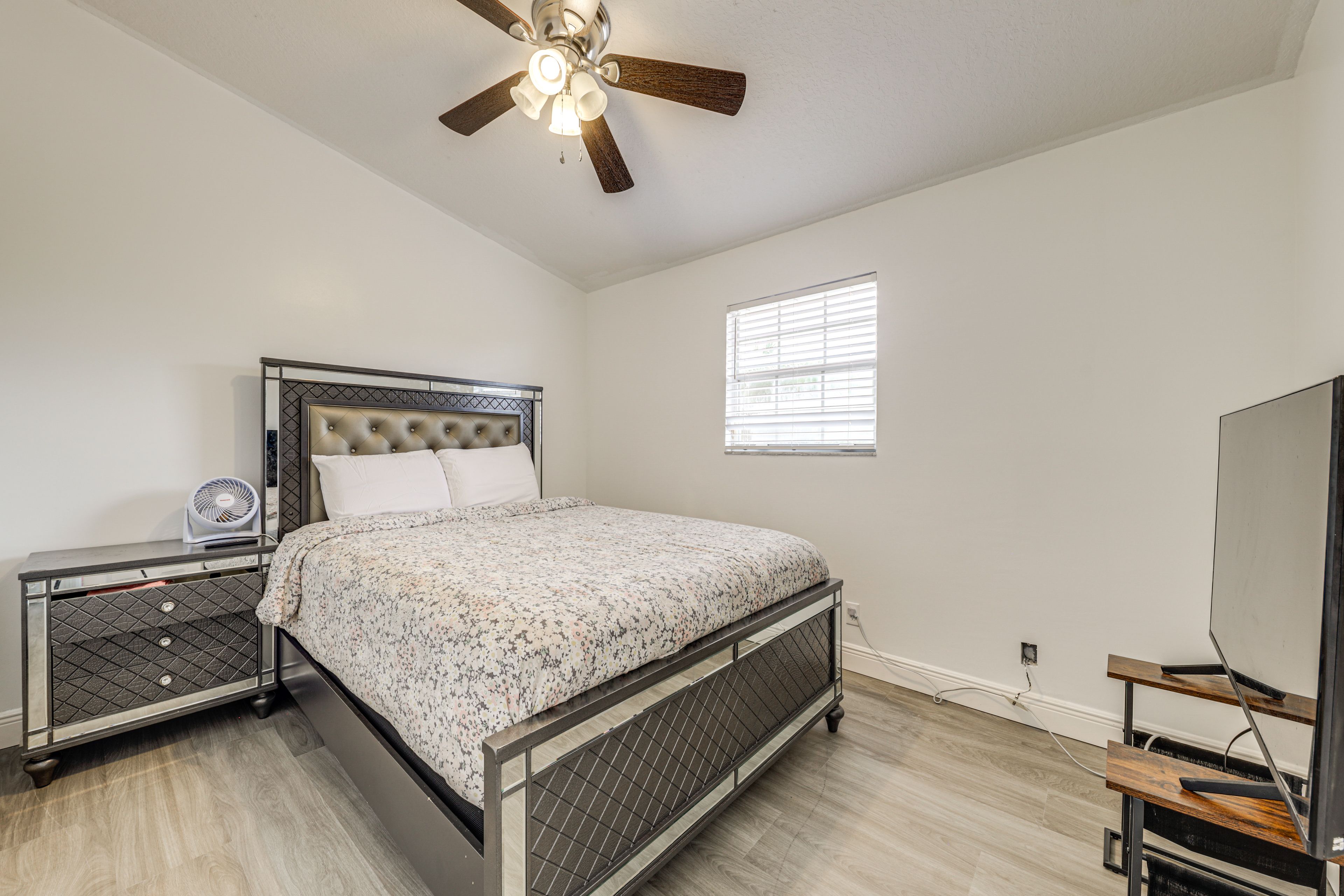 Bedroom 6 | 2nd Floor | Queen Bed