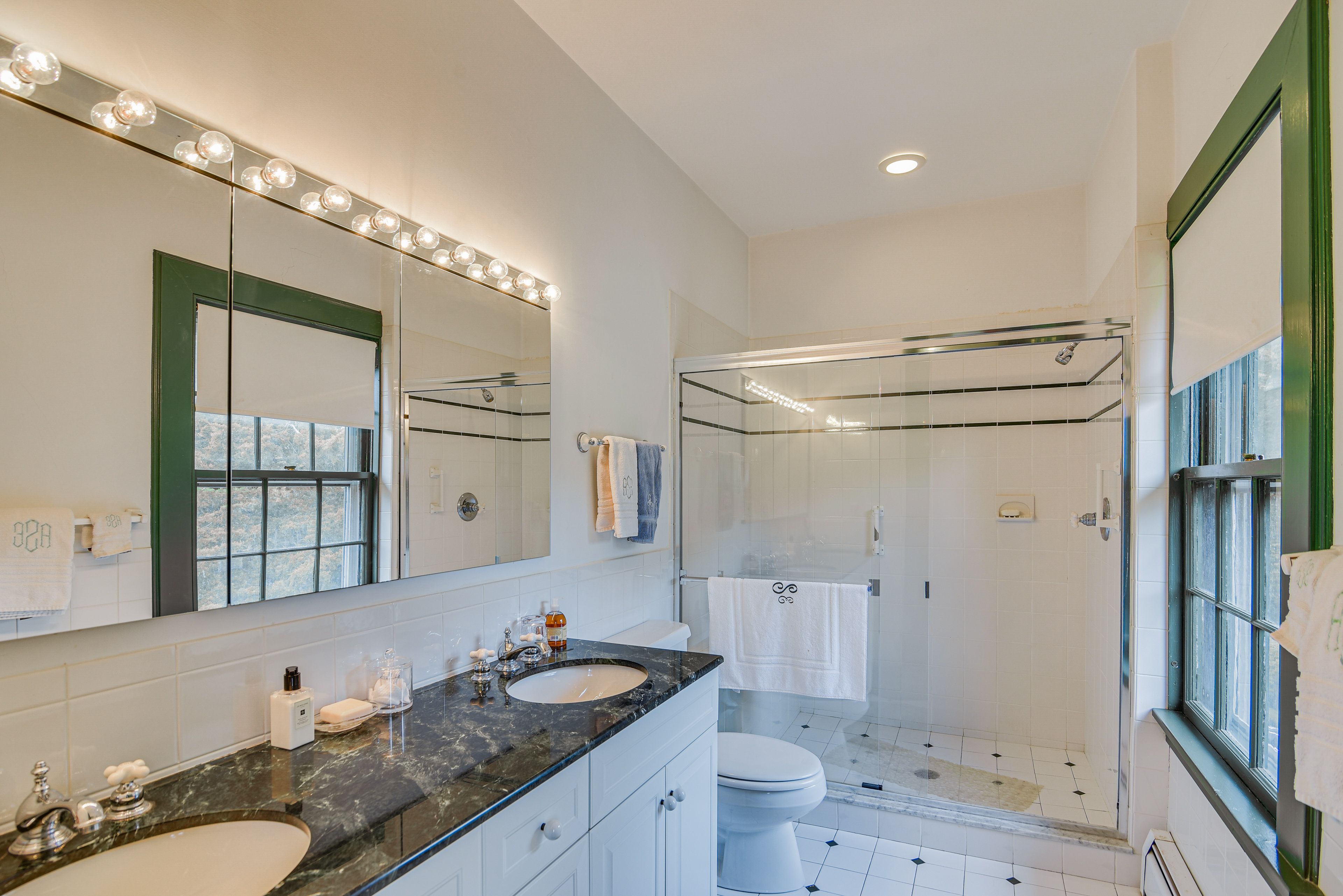 Full Bathroom | 2nd Floor