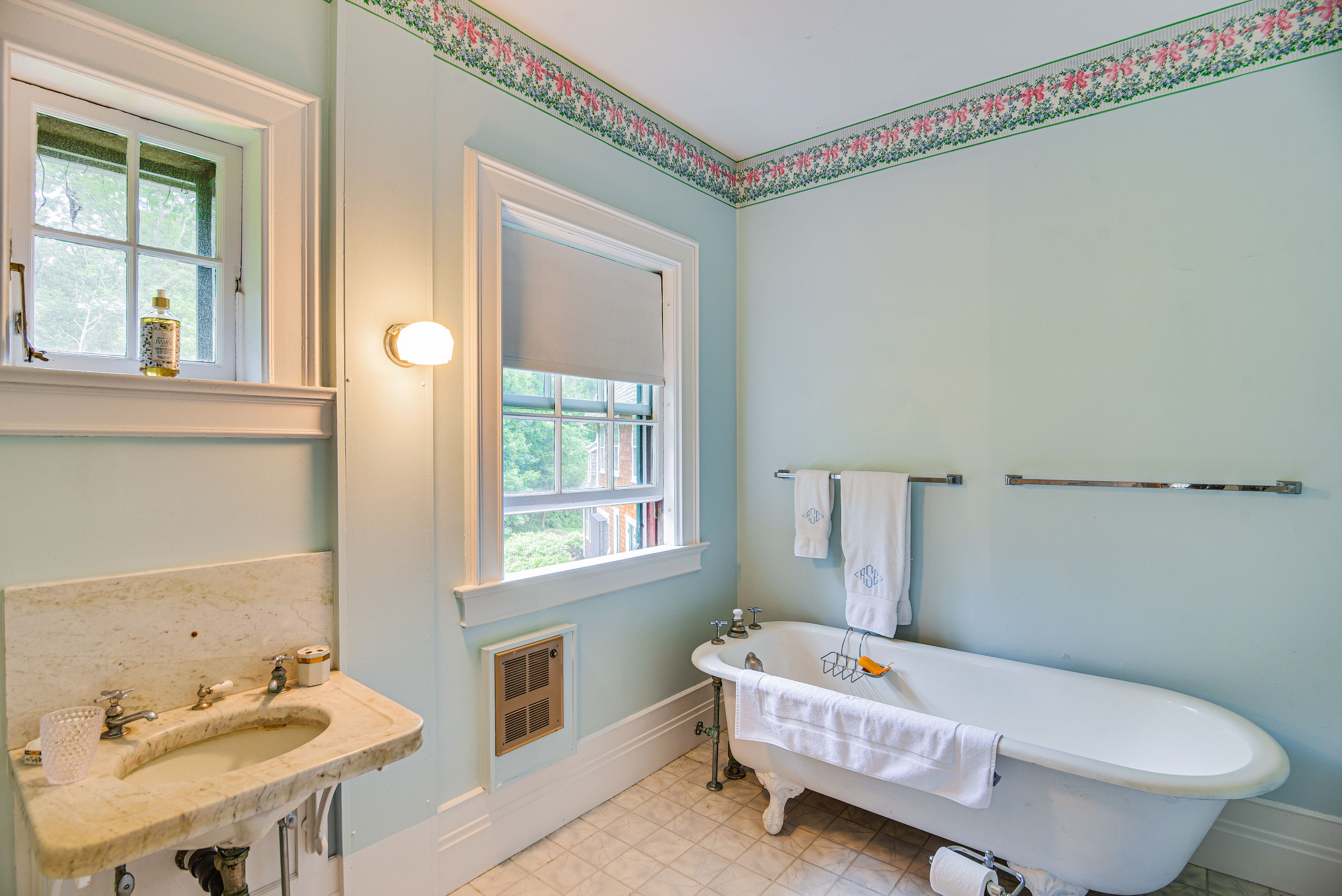 Full Bathroom | 2nd Floor