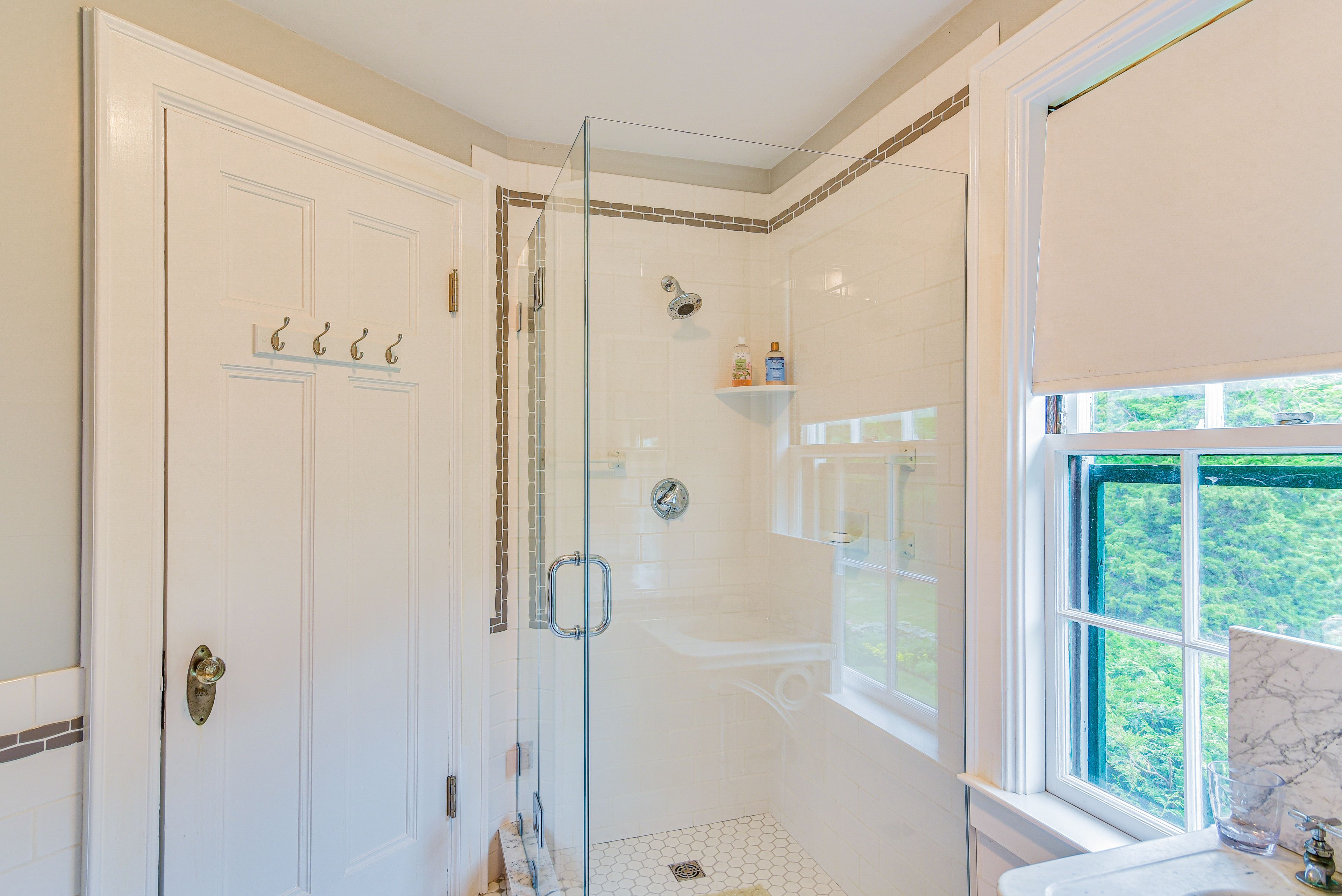 Full Bathroom | 2nd Floor