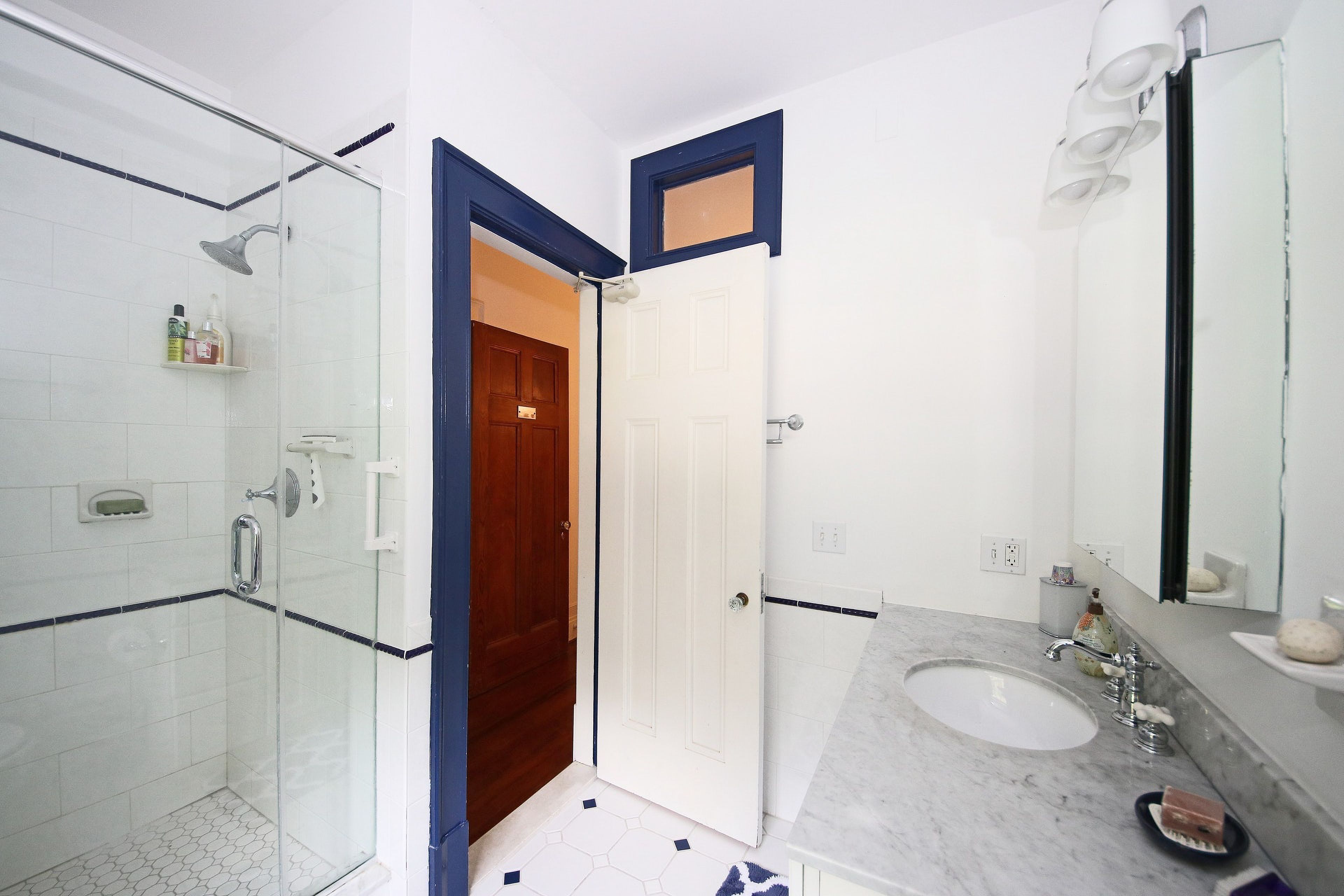 Full Bathroom | 2nd Floor