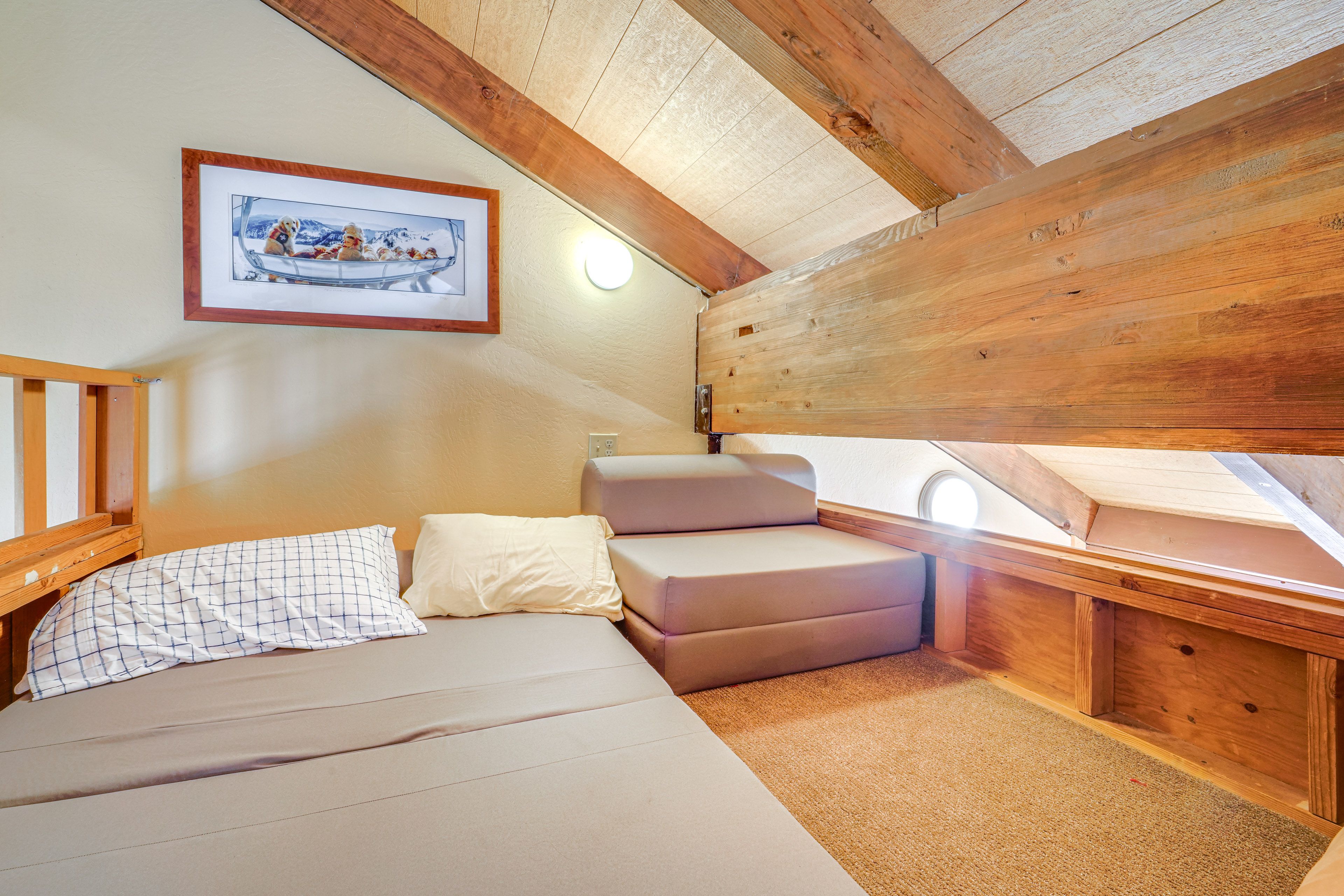 Loft | Queen Futon | Upper Level