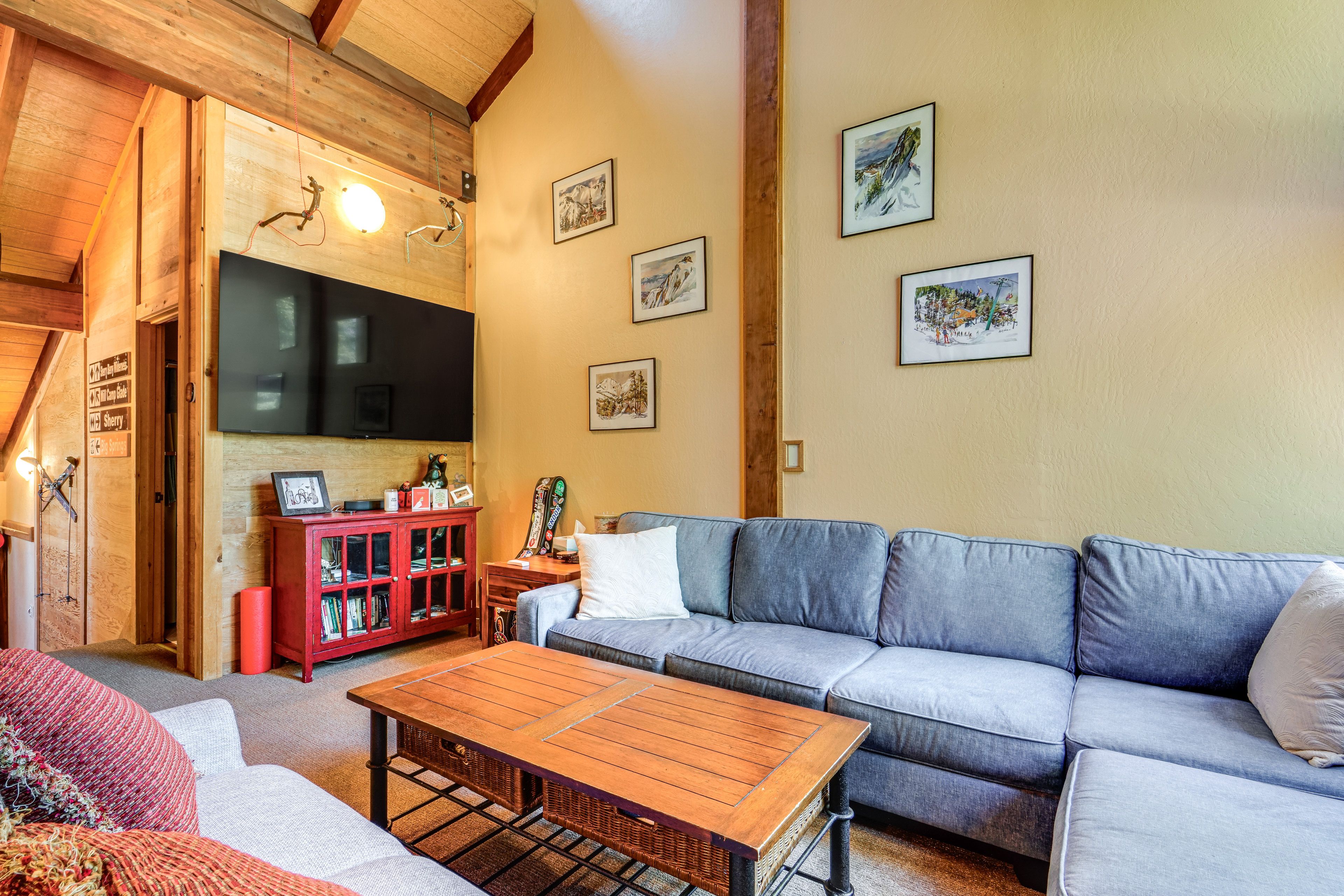 Living Room | Smart TV | Queen Sleeper Sofa | Main Level