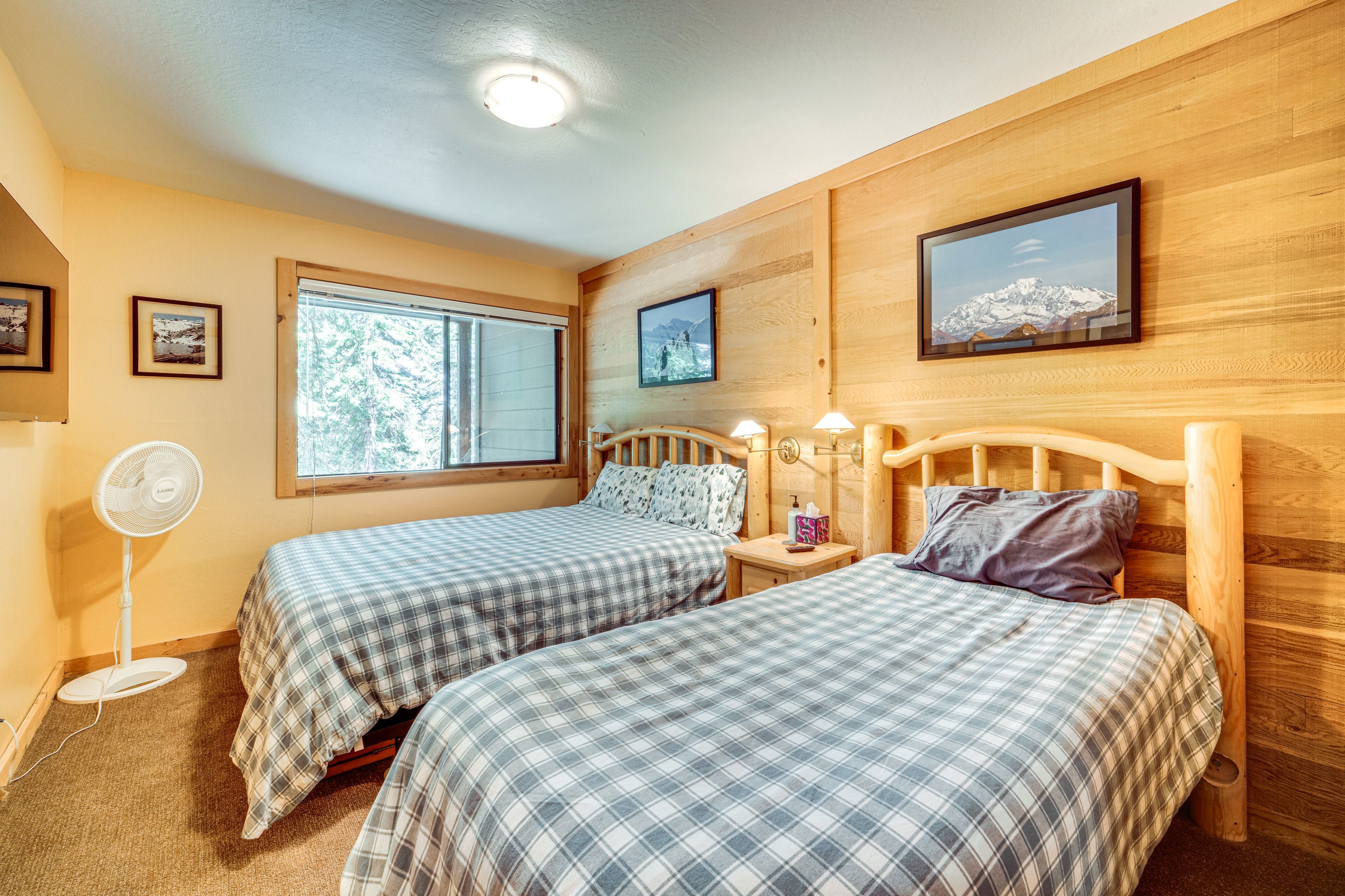 Bedroom 2 | Queen Bed | Twin Bed | Lower Level