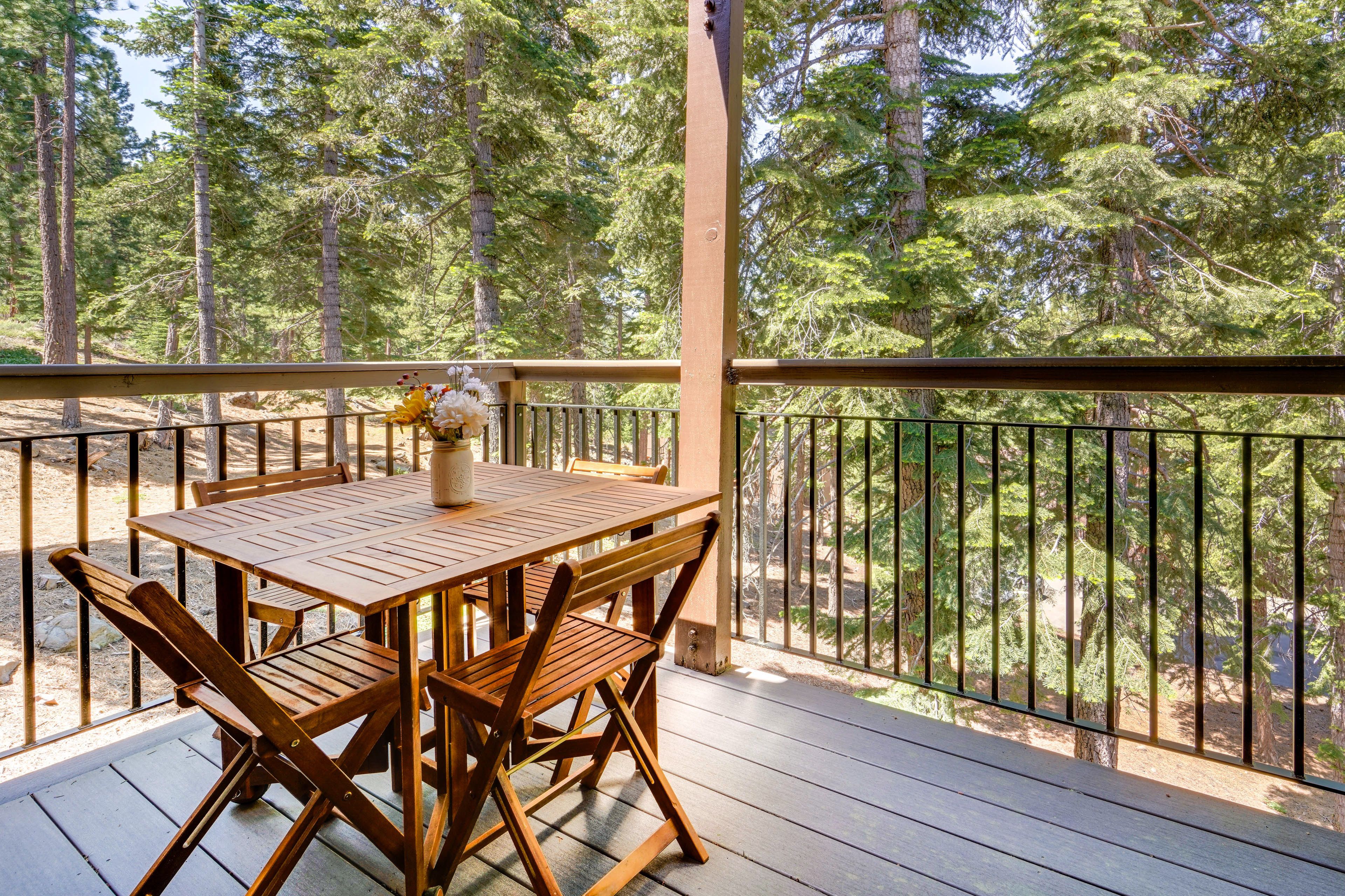Truckee Vacation Rental | 2BR | 2BA | Steps Required | 1,100 Sq Ft