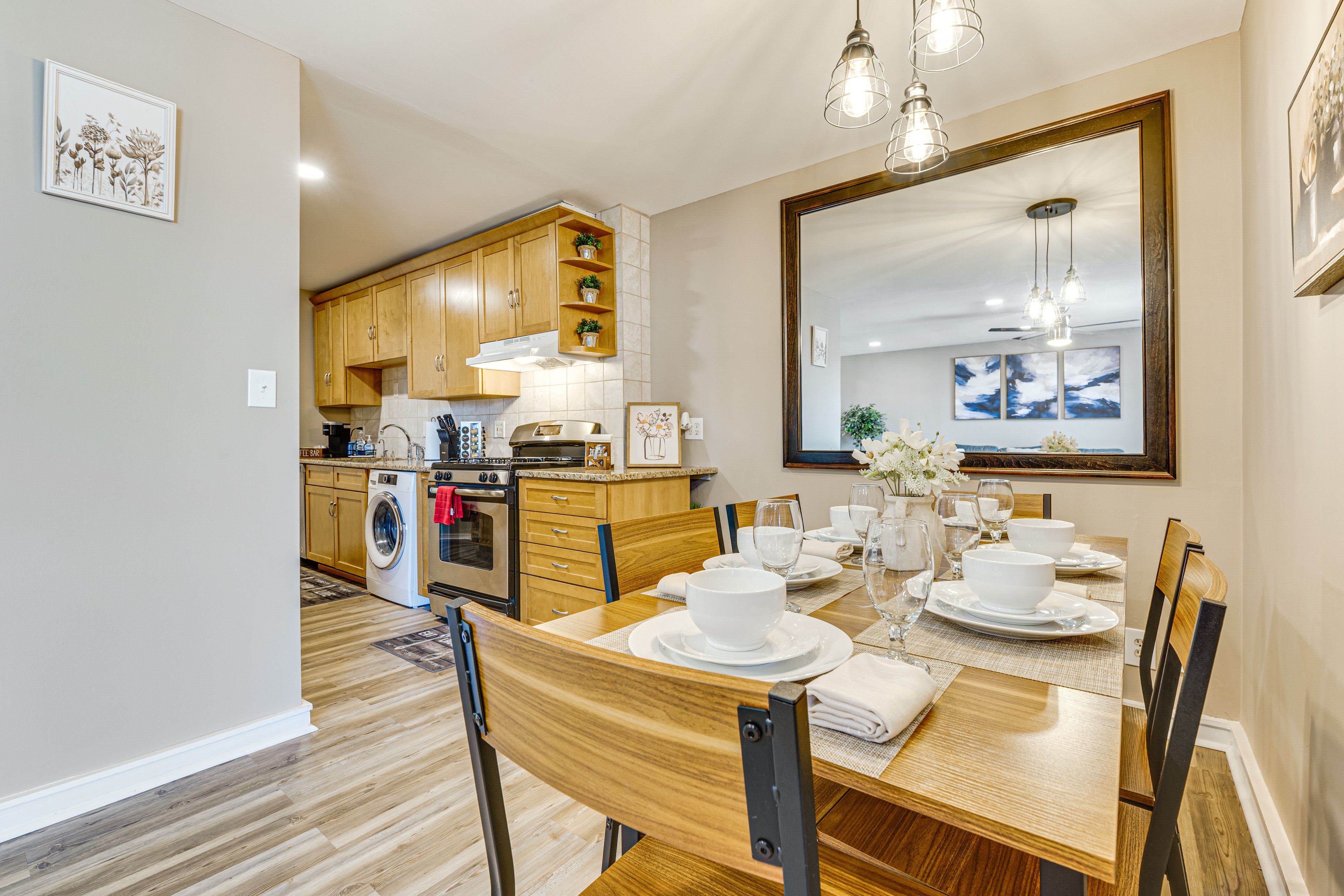 Dining Area/Kitchen | Single-Story Condo | Open Floor Plan | Central A/C & Heat
