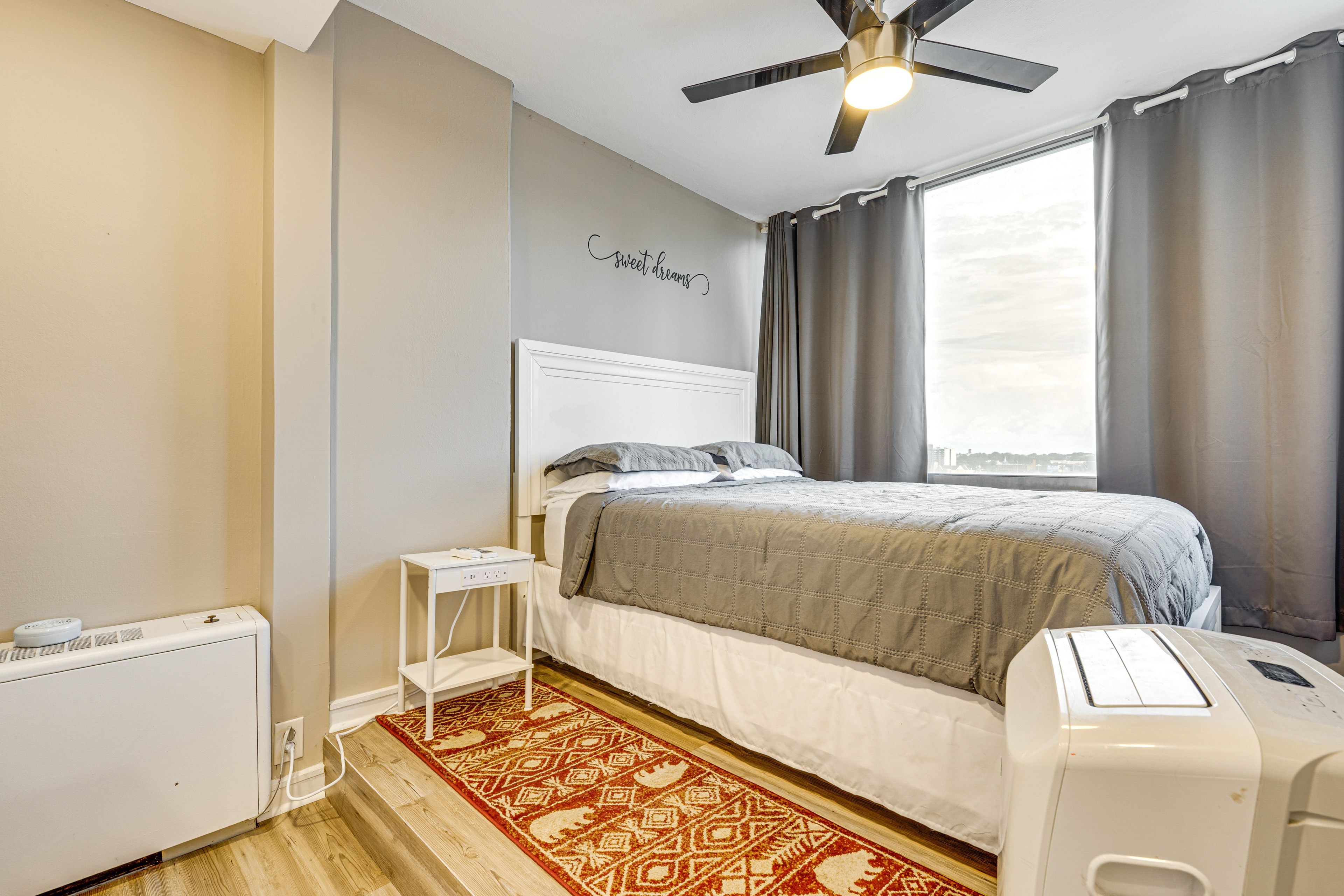 Bedroom 2 | Queen Bed