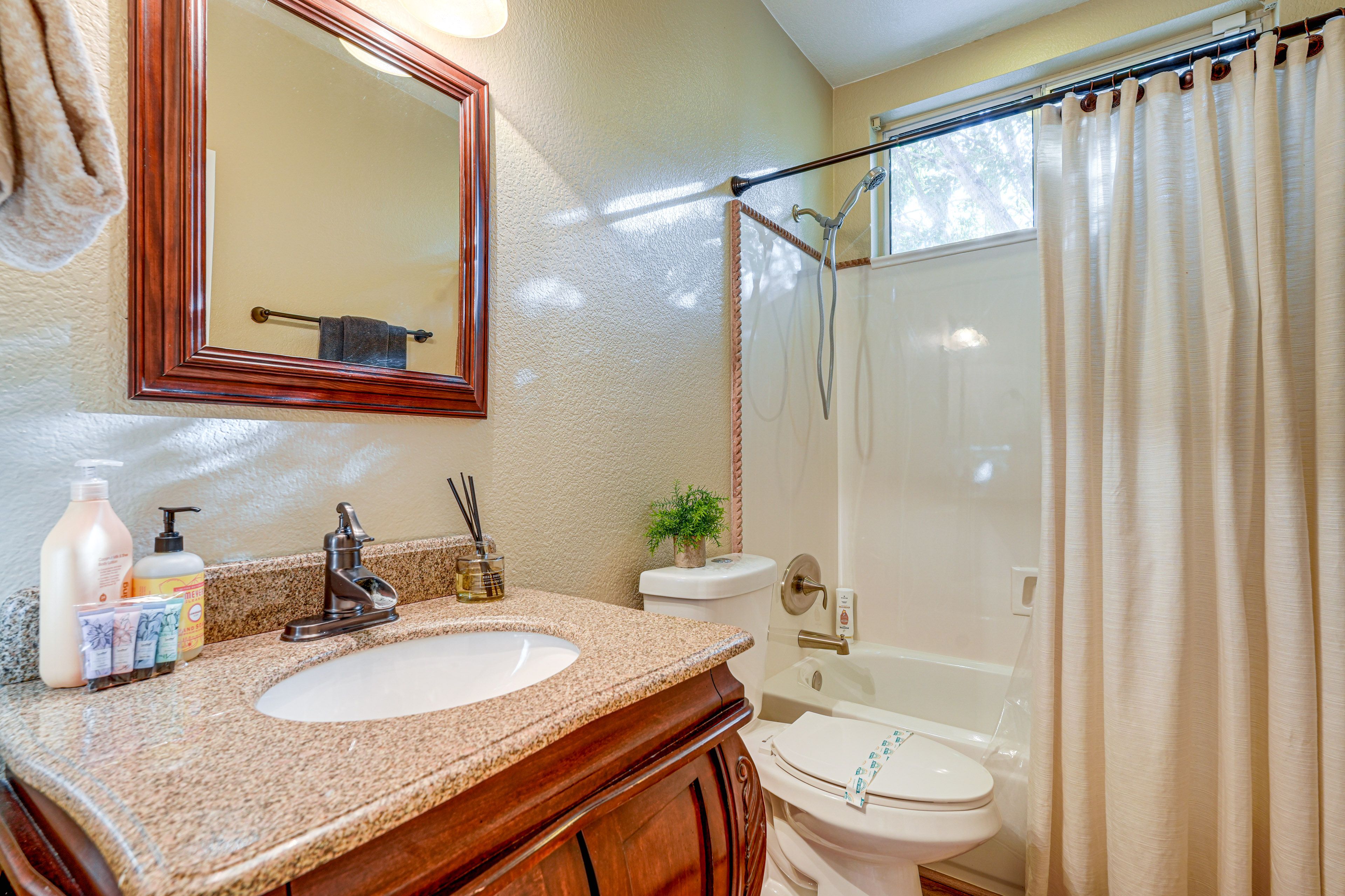 Full Bathroom | 1st Floor