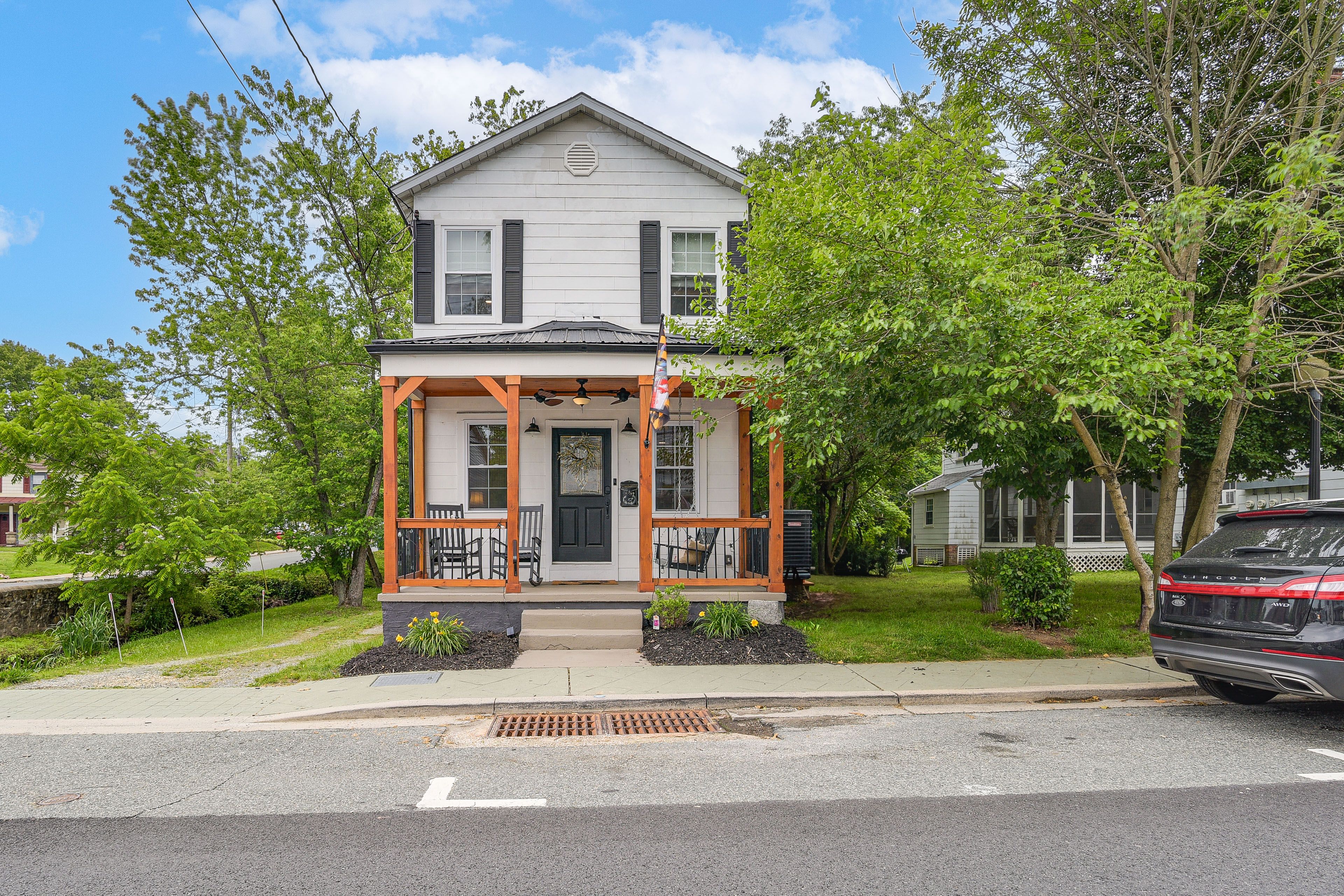 House Exterior | Furnished Porch