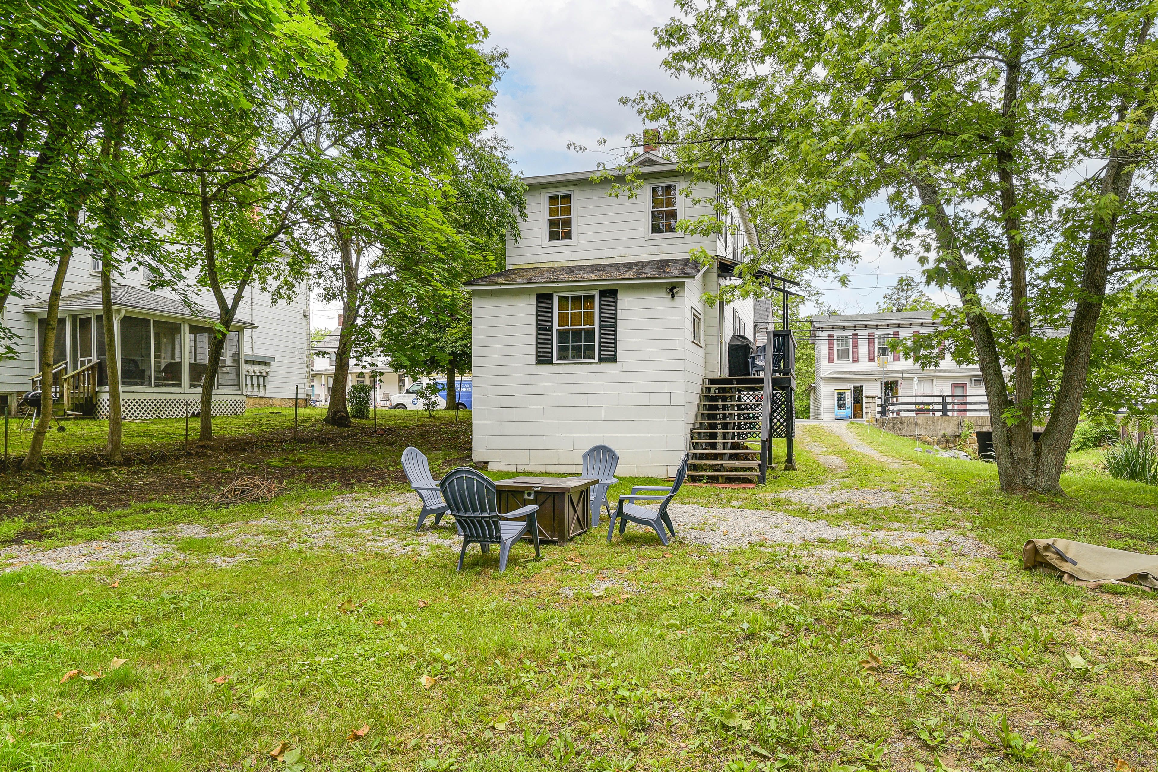 House Exterior | Fire Pit | Private Yard