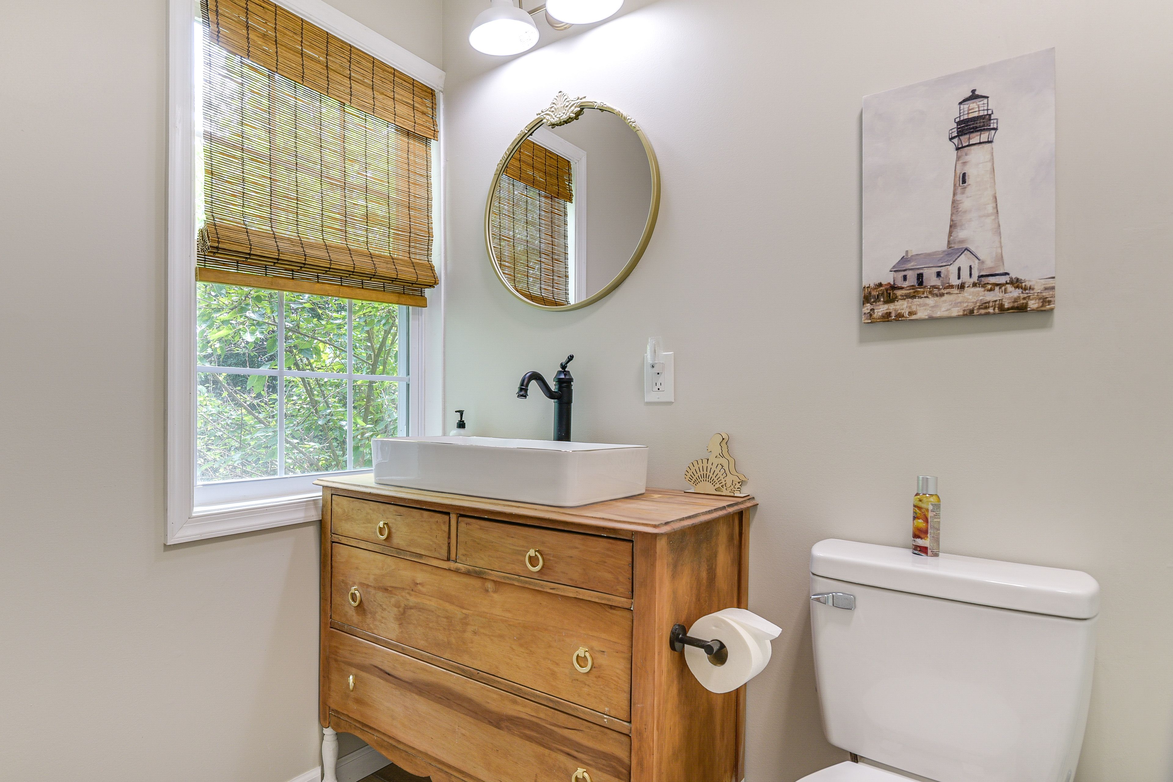 Full Bathroom | 2nd Floor